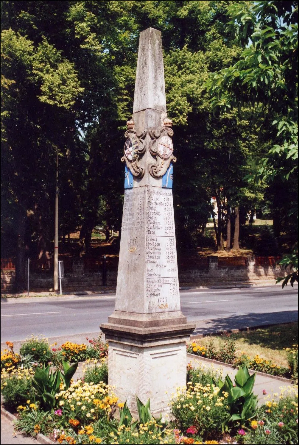 Photo showing: Berggießhübel: The electoral saxonian post mile pillar from 1727.