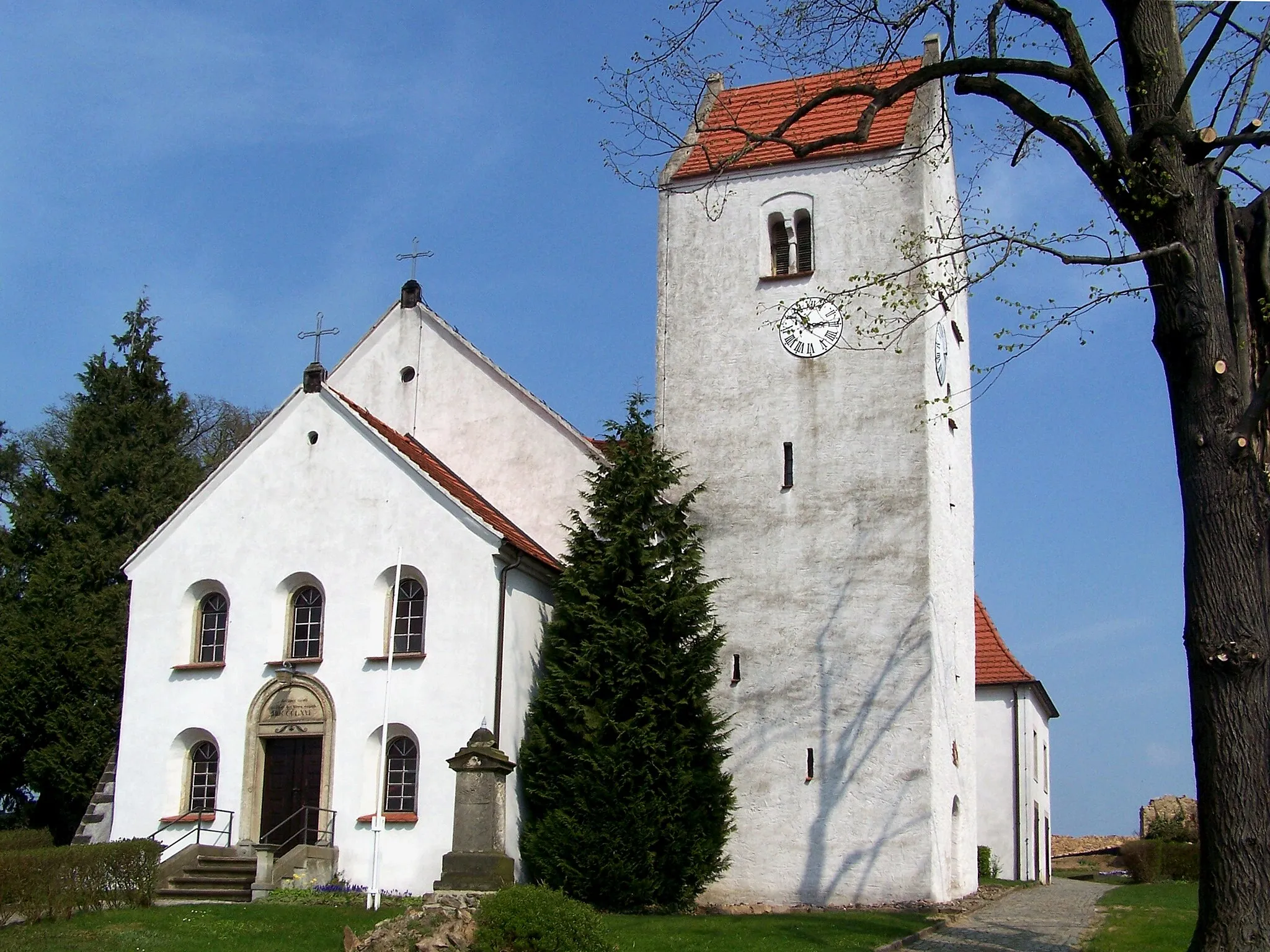 Photo showing: Kirche zu Naunhof, Gemeinde Ebersbach, Landkreis Meißen