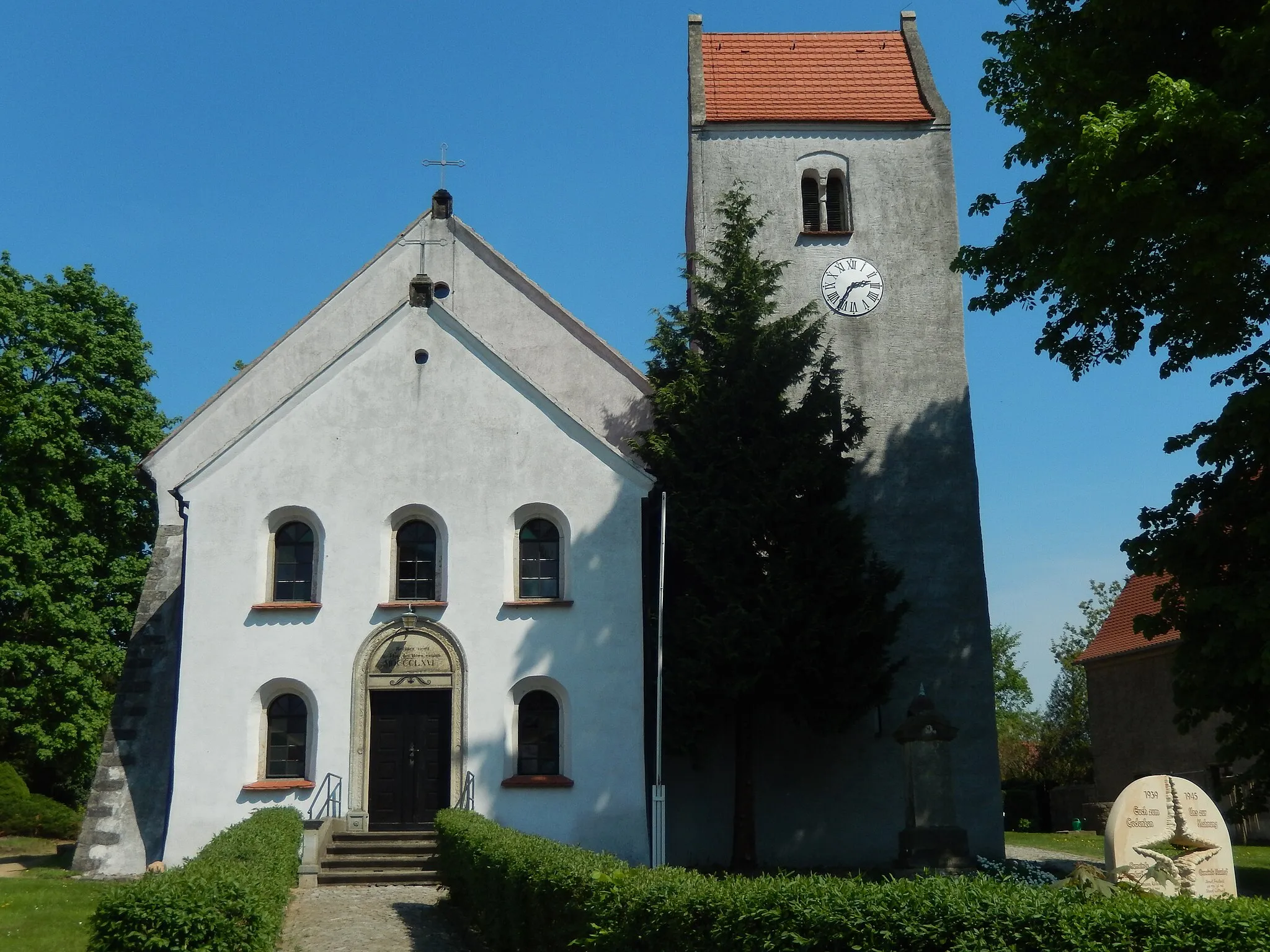 Photo showing: Naunhof, Dorfkirche im April 2018.