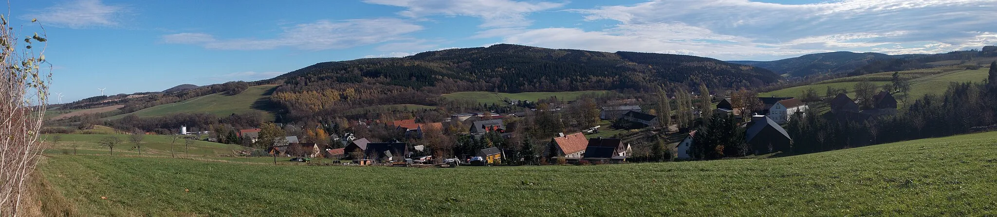 Photo showing: Panorama Blick auf Obercarsdorf im Oktober 2013