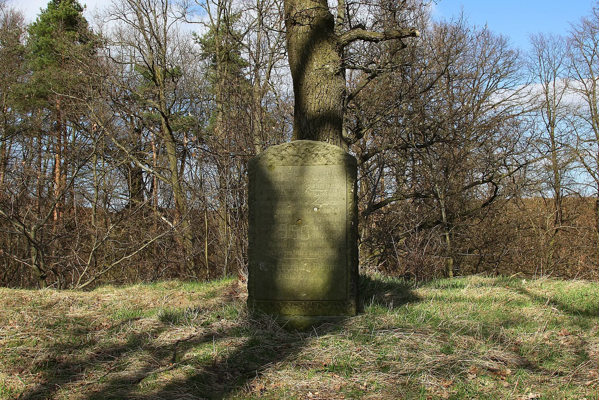 Photo showing: Gedenkstein auf dem Tanneberg, Gemeinde Arnsdorf