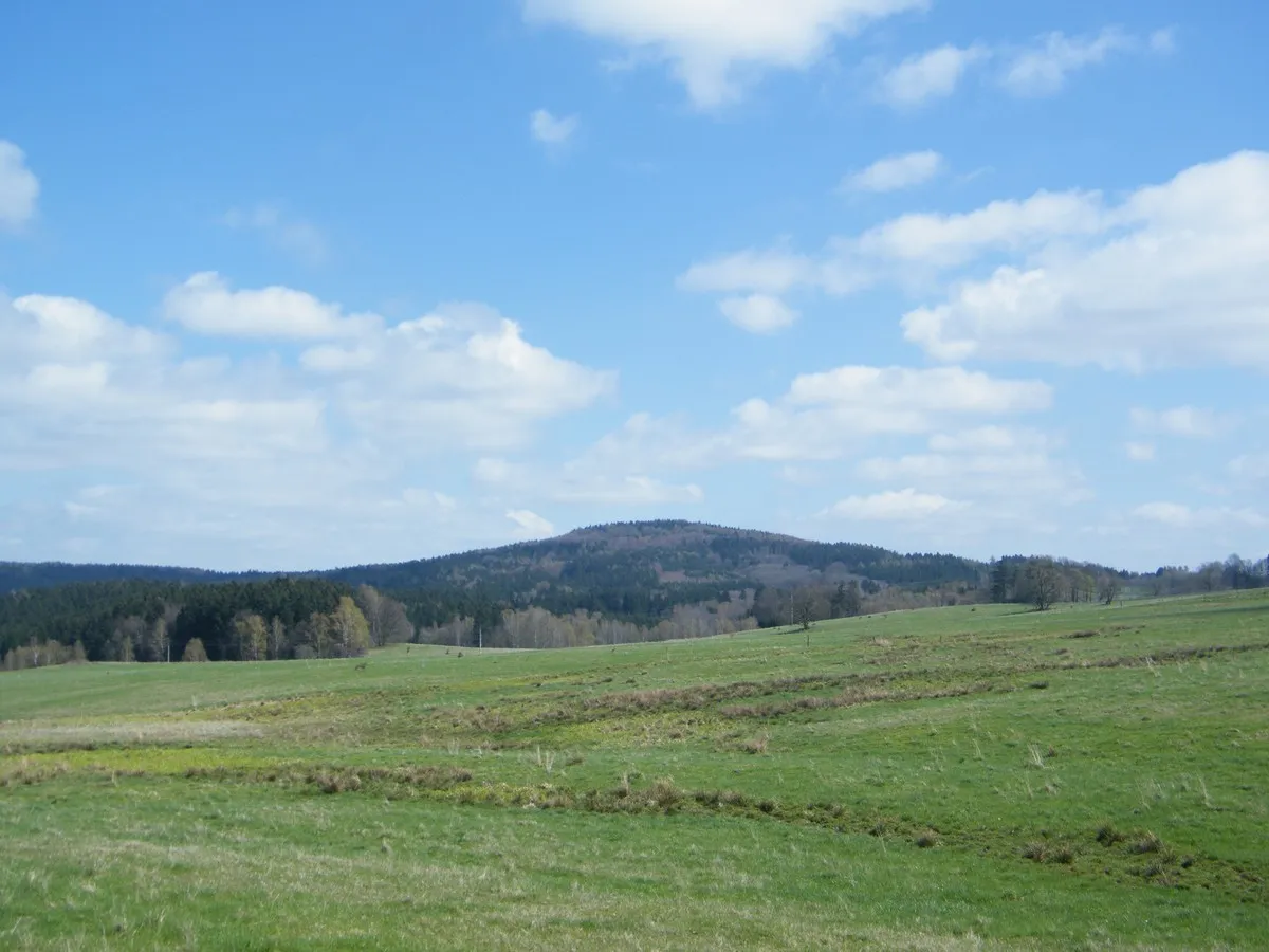 Photo showing: Plešný, pohled od Mikulášovic