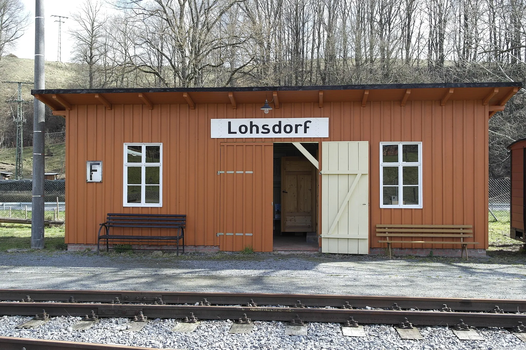 Photo showing: Lohsdorf - Schwarzbachbahn-Bahnhofsgebäude