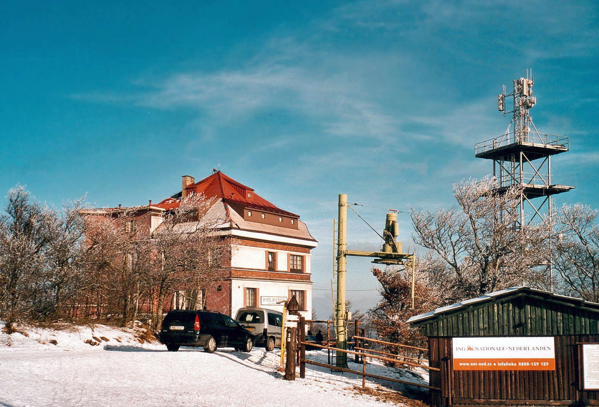 Photo showing: 13.01.2001  417 81  Nove Mesto (Moldava / Tschechien): Bergbaude / Berghotel auf dem Bournak {Stürmer} (GMP: 50.685606,13.707578), Nove Mesto 74.                                                              [F20001224A29.jpg]20010113150AR.JPG(c)Blobelt