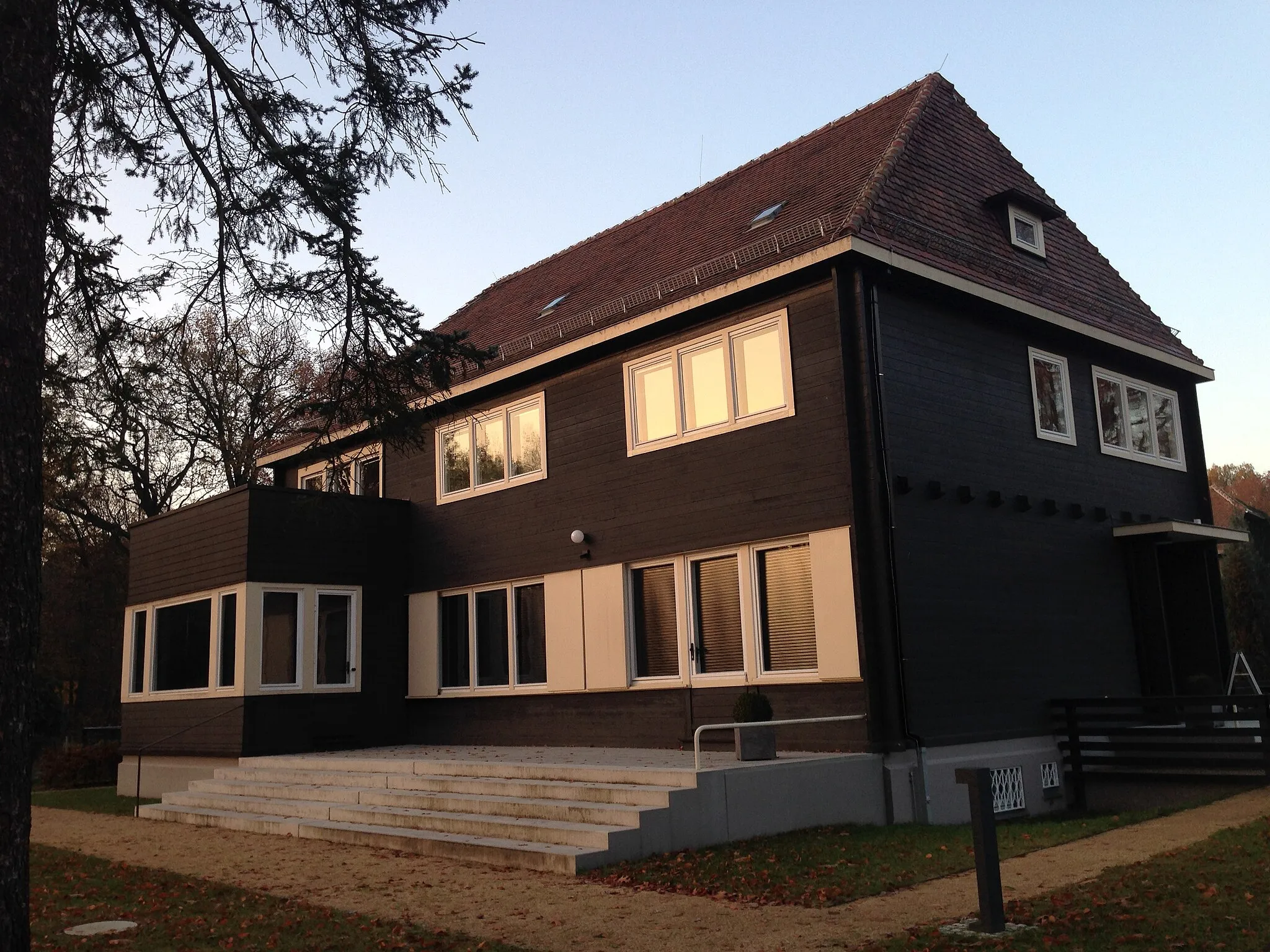 Photo showing: Konrad-Wachsmann-Haus 2016