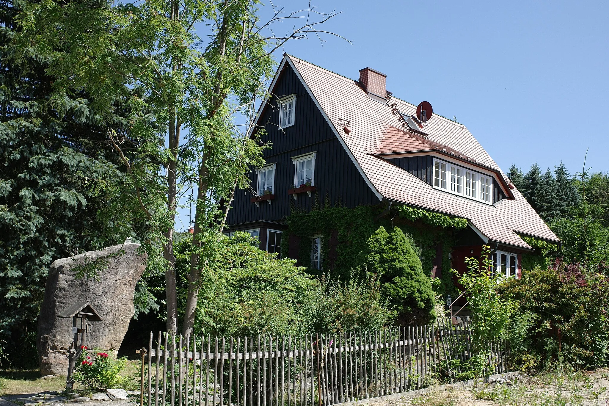 Photo showing: Oybin, Liststraße 11. (Kulturdenkmal im Freistaat Sachsen, Obj.-Dok.-Nr.: 09270905)