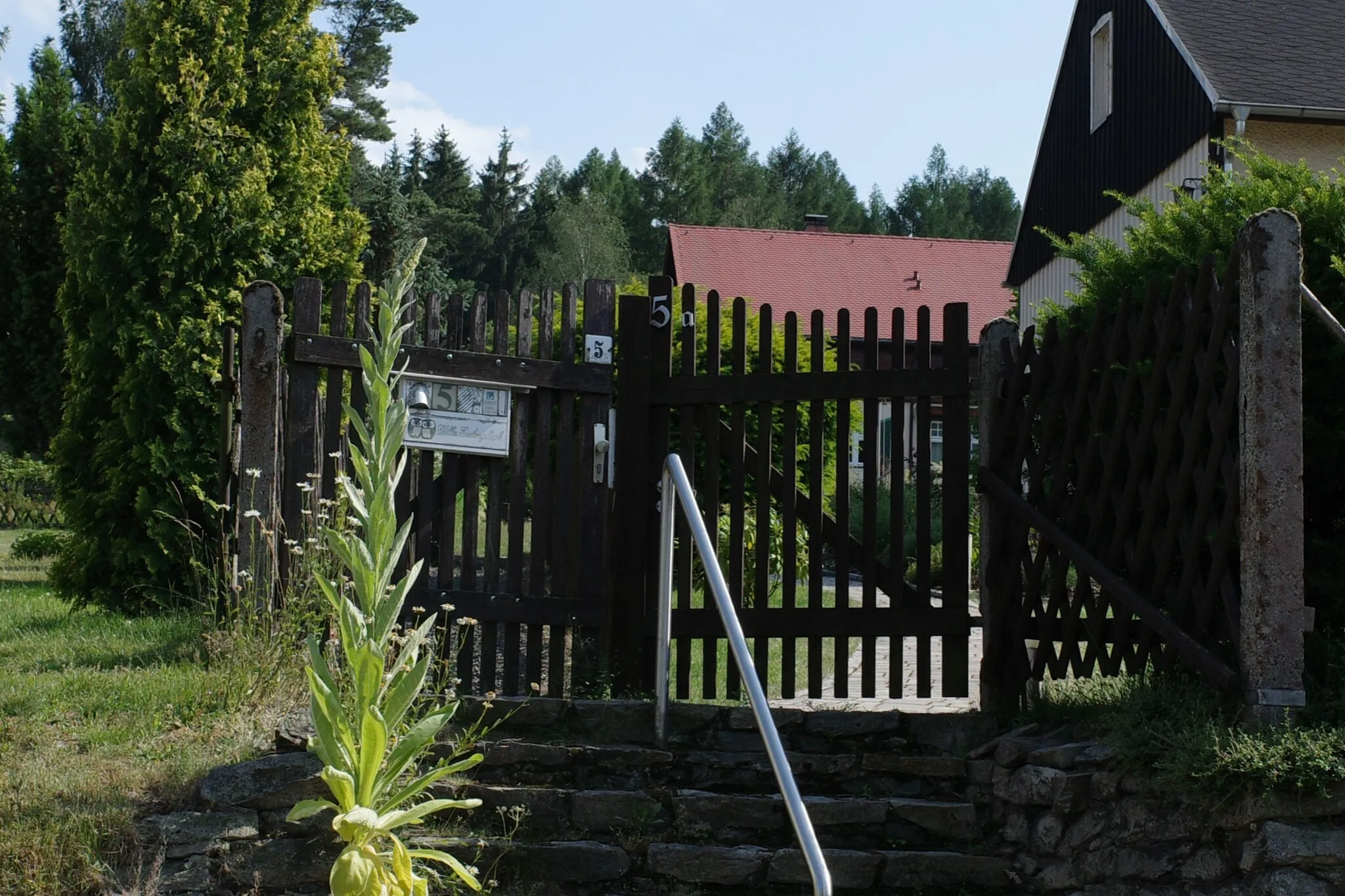 Photo showing: Oybin, Liststraße 5. (Kulturdenkmal im Freistaat Sachsen, Obj.-Dok.-Nr.: 09270908)