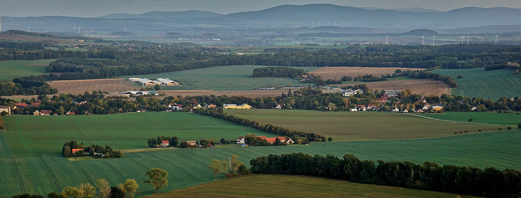 Photo showing: Blick auf Rosenbach vom König-Friedrich-August-Turm aus.