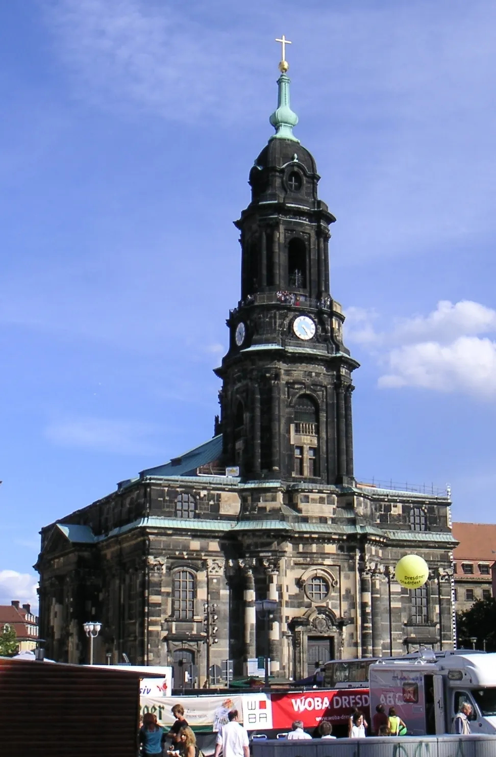 Photo showing: Dresden - Kreuzkirche vom Altmarkt her gesehen
fotographiert am 22. 08. 2004
lizenziert unter GNU-FDL