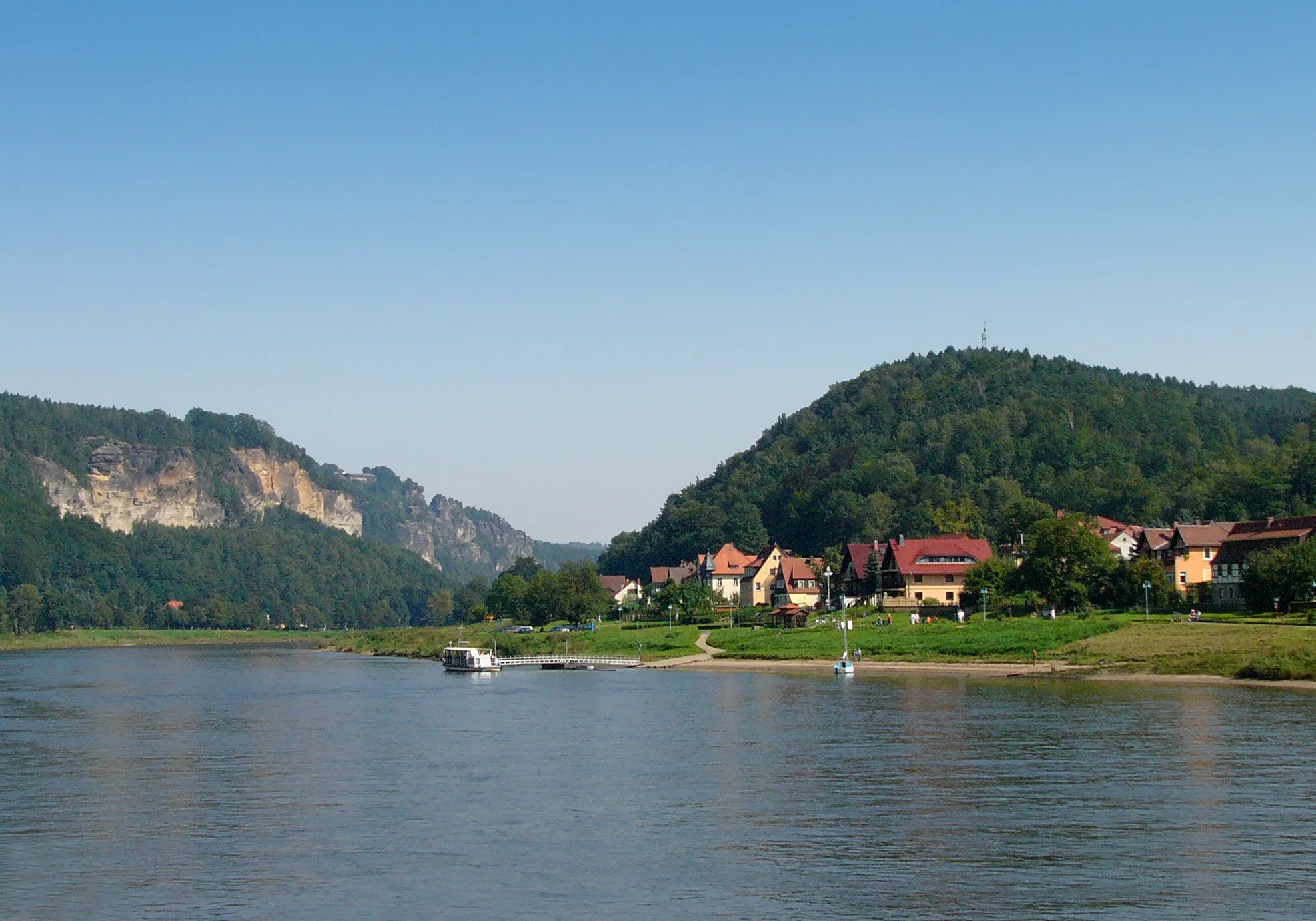 Photo showing: The Elbe River in Saxon Switzerland near Wehlen, Saxony, Germany.