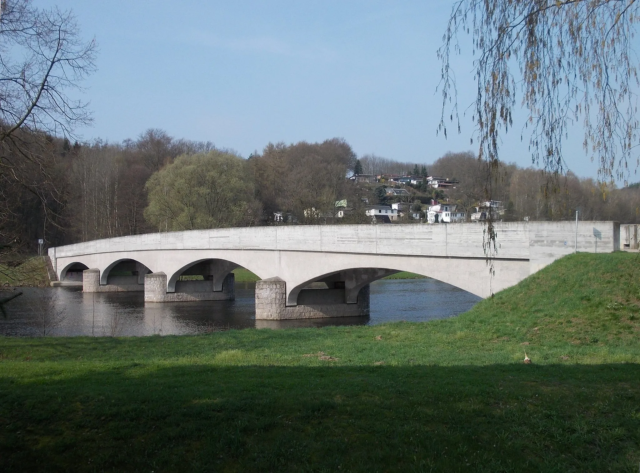 Photo showing: Bridge over the Freiberger Mulde river at Westewitz (Grossweitzschen, Mittelsachsen district, Saxony)