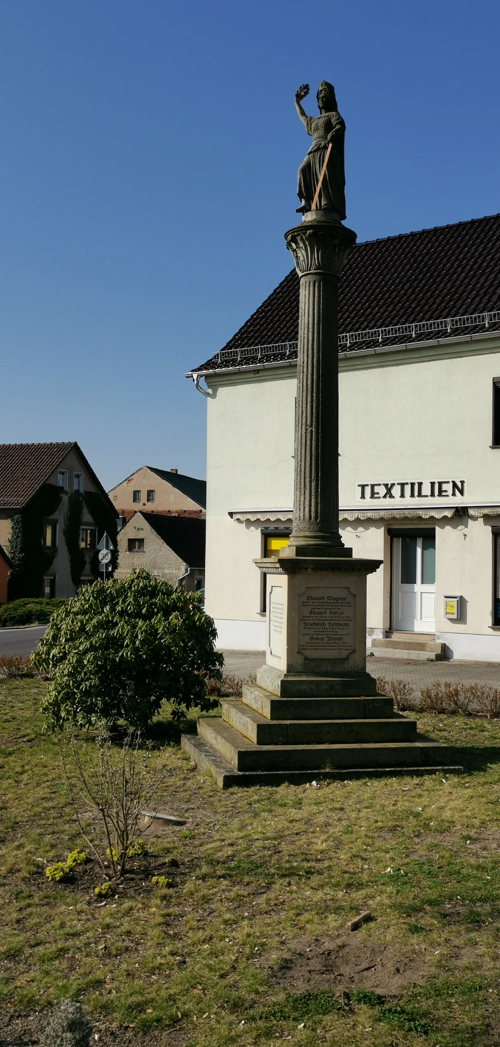 Photo showing: Kriegerdenkmal für die Gefallenen der Einigungskriege in Hohenleipisch