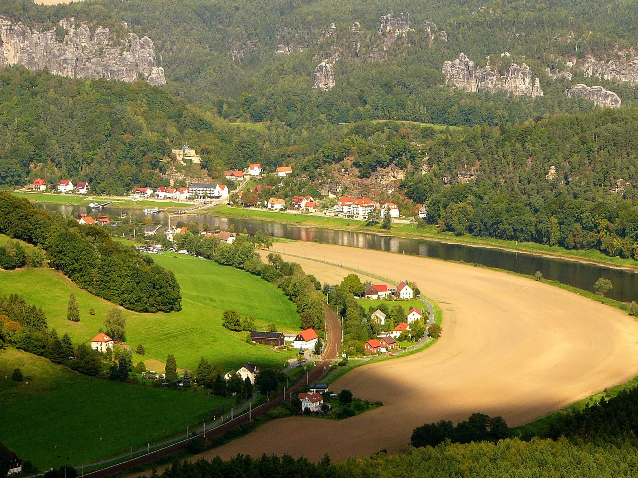 Photo showing: Kurort Rathen in der Sächsischen Schweiz; vom Lilienstein aus fotografiert