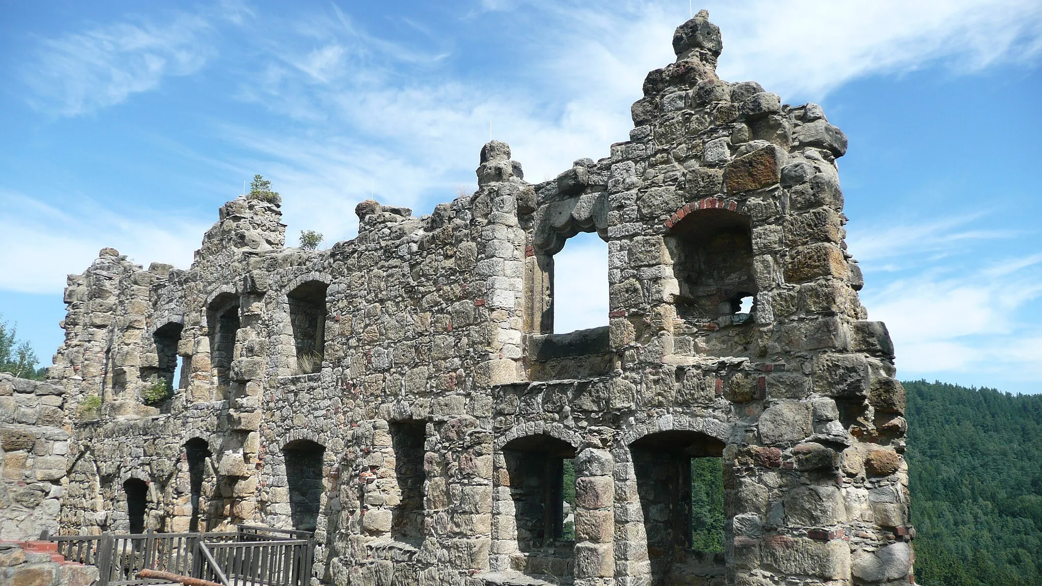 Photo showing: Burgruine auf dem Berg Oybin