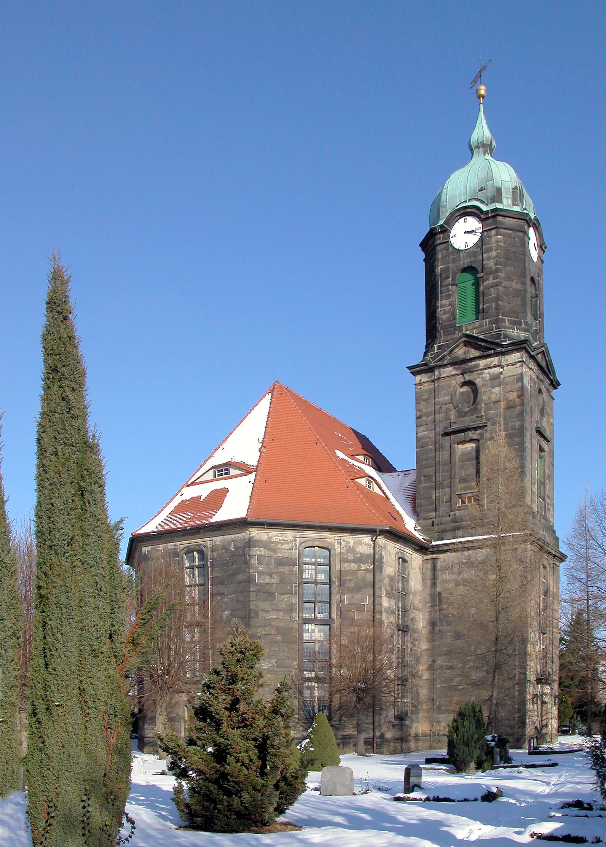 Photo showing: 05.03.2006  01847  Lohmen (Sachsen), Dorfstraße 1 (GMP: 50.989566,13.995545): Evangelische Dorfkirche, Philippuskirche. Barocker Zentralbau, 1786-1789 vom 
Ratsmaurermeister Johann Daniel Kayser und Zimmermeister Christian Gotthelf Reuther. Die Kirche ist die größte Dorfkirche in der Sächsischen Schweiz und durch ihre gut erhaltene Orgel von Johann Christian Kayser bekannt, die noch ganz in der Tradition Gottfried Silbermanns steht.                [DSCN8870.TIF]20060305105DR.JPG(c)Blobelt