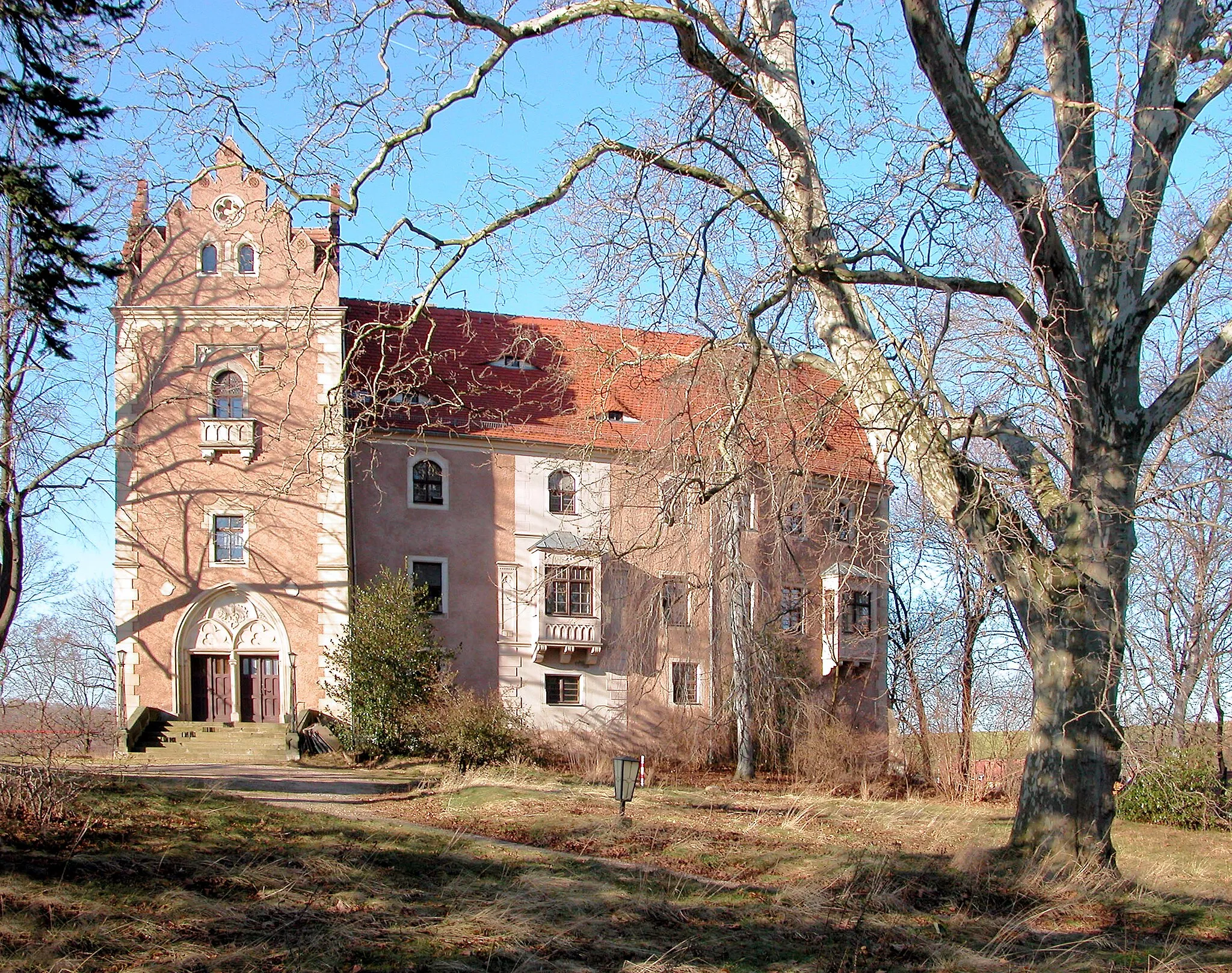 Photo showing: Schloss Taubenheim, Sicht von Osten. Zustand 2005.