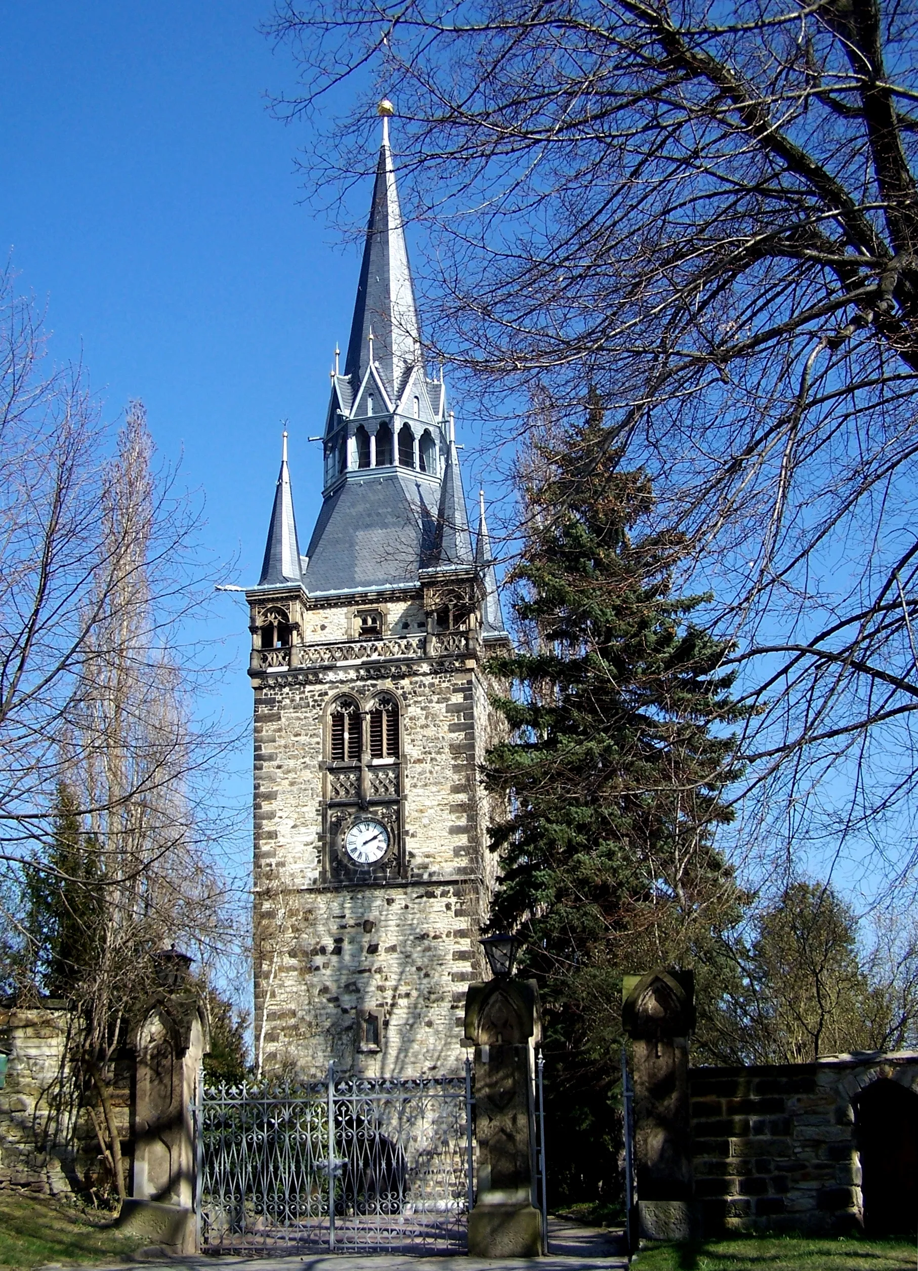 Photo showing: Neogotischer Turm der Briesnitzer Kirche Sankt Marien