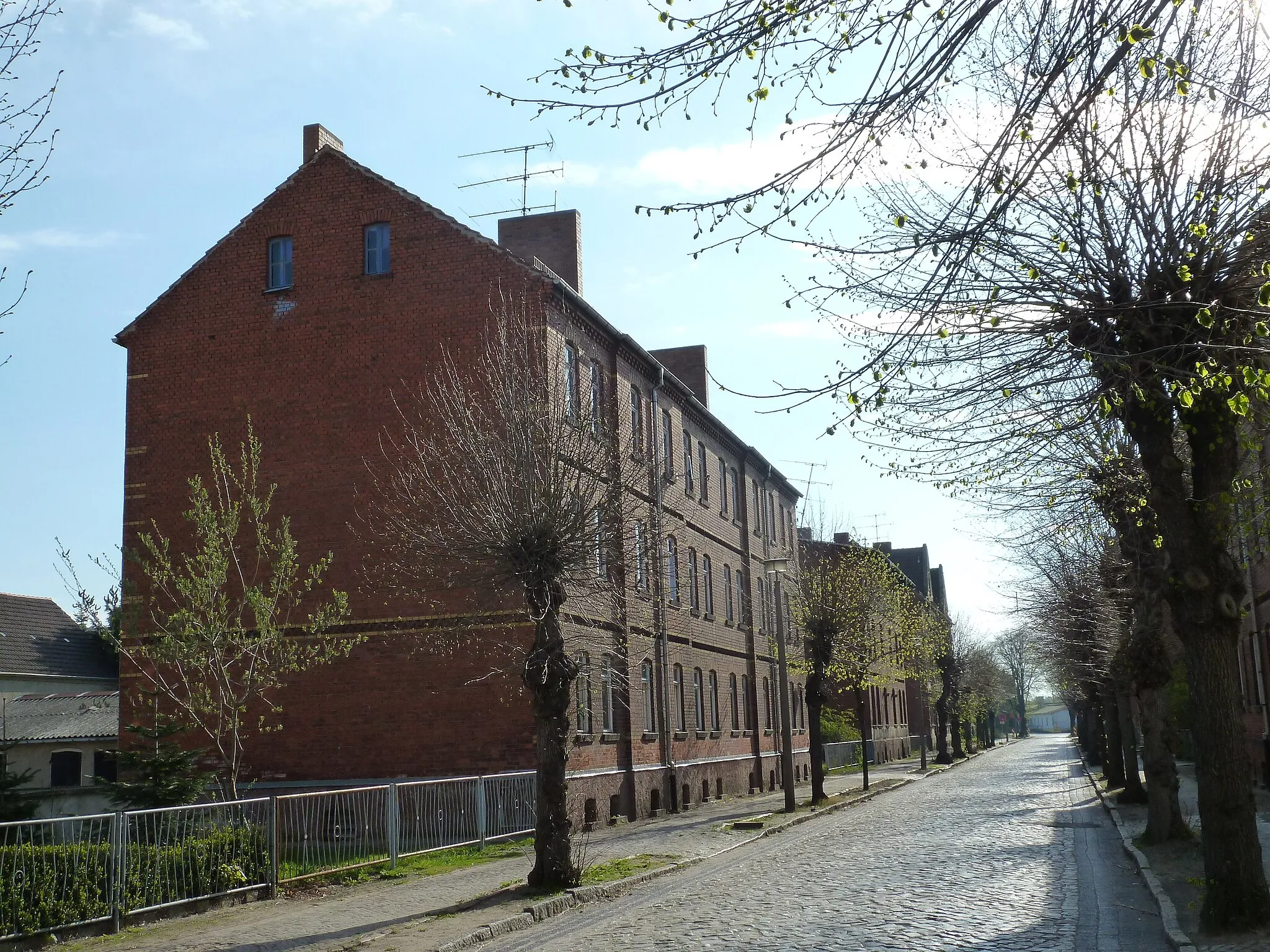 Photo showing: Als Denkmalbereich ausgewiesene Eisenbahnersiedlung in Falkenberg/Elster.