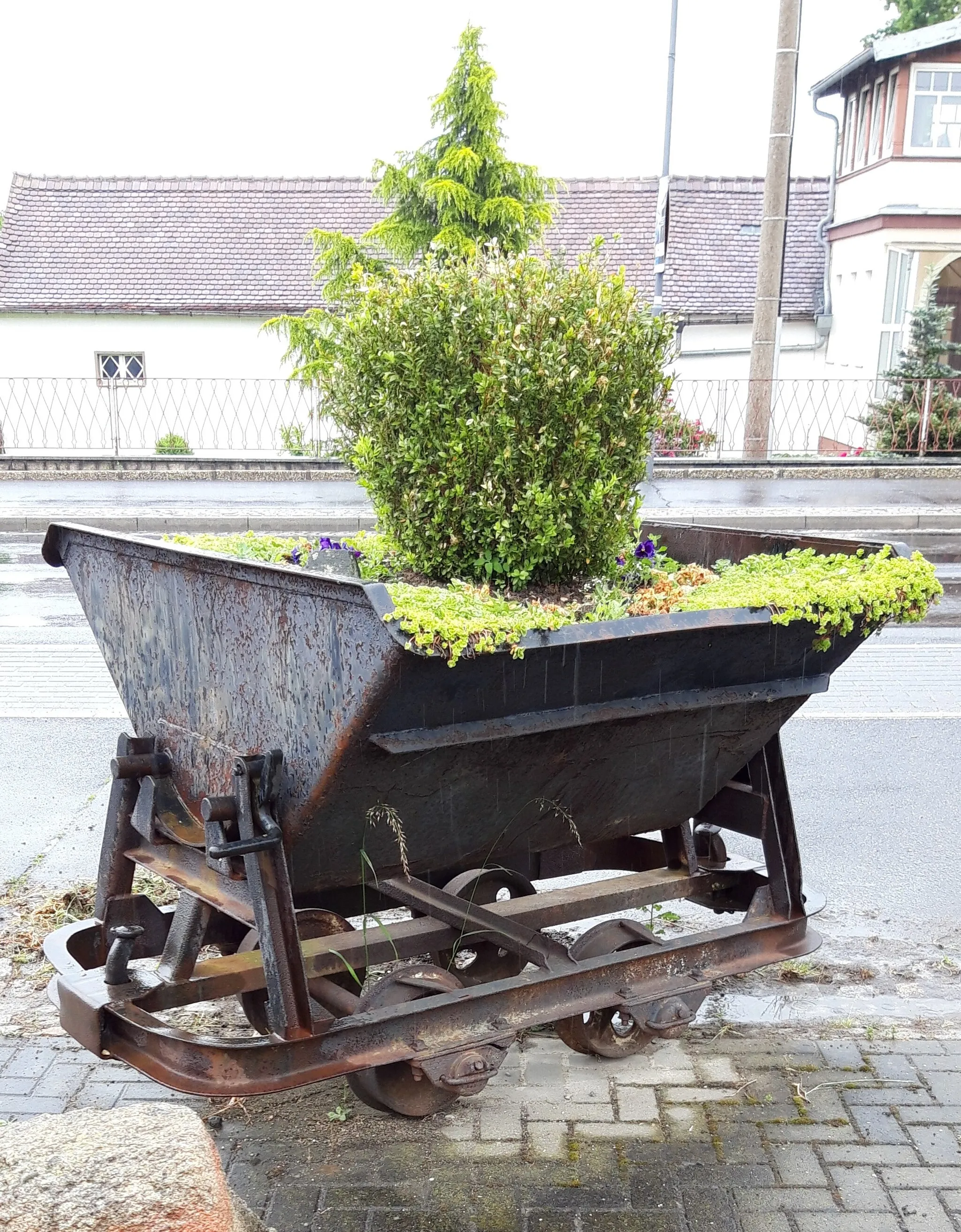 Photo showing: Diese Kipplore erinnert in Kodersdorf an die Bergbautradition des Ortes