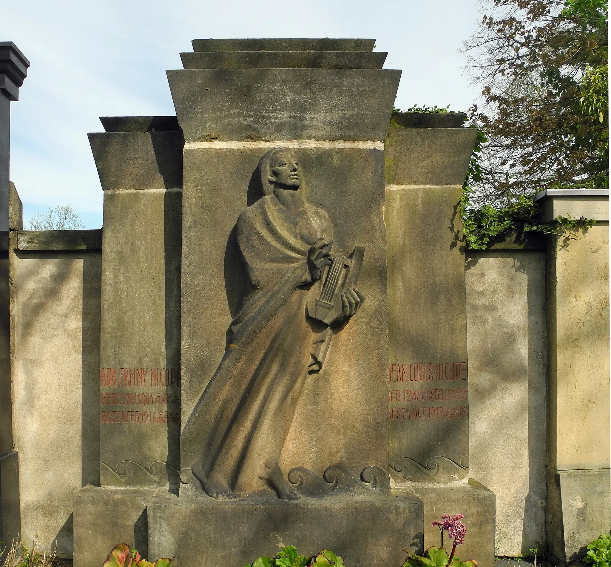 Photo showing: Grabstätte des Komponisten Jean Louis Nicodé (1853–1919) auf dem Friedhof in Langebrück, Kirchstr. 44