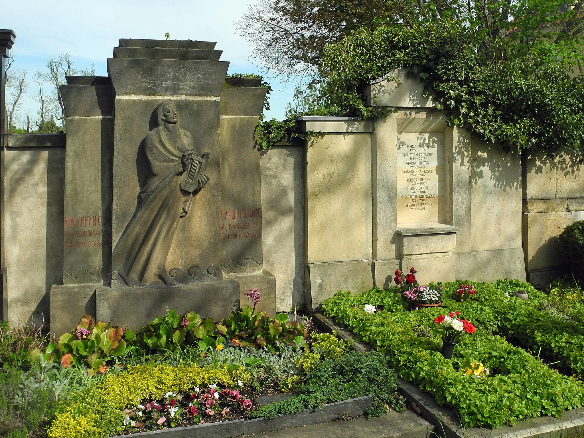 Photo showing: Grabstätte des Komponisten Jean Louis Nicodé (1853–1919) auf dem Friedhof in Langebrück, Kirchstr. 44