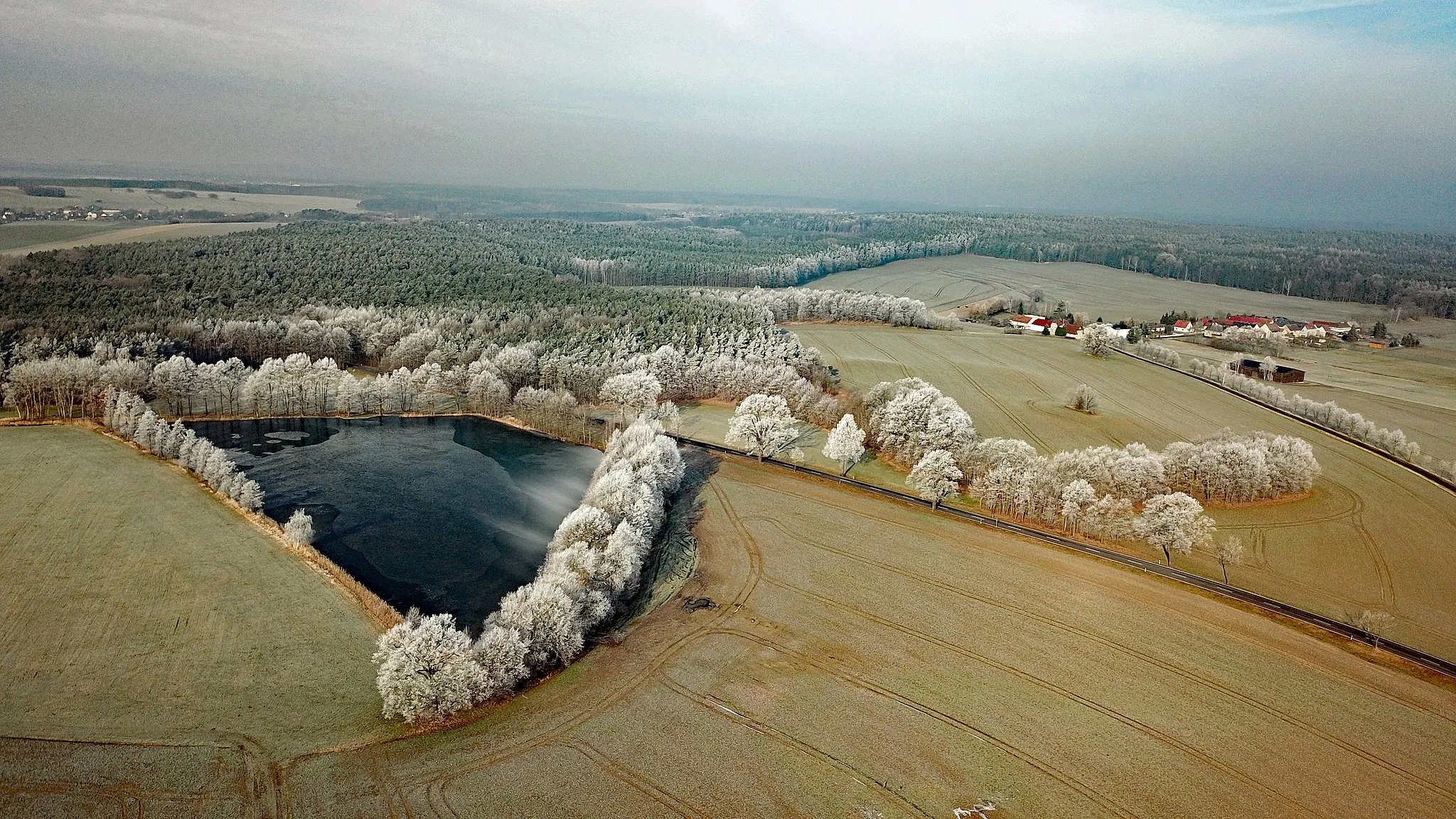 Photo showing: Rohrbach and Großer Kleinbüchelteich (Germany, Saxony, Schönteichen)