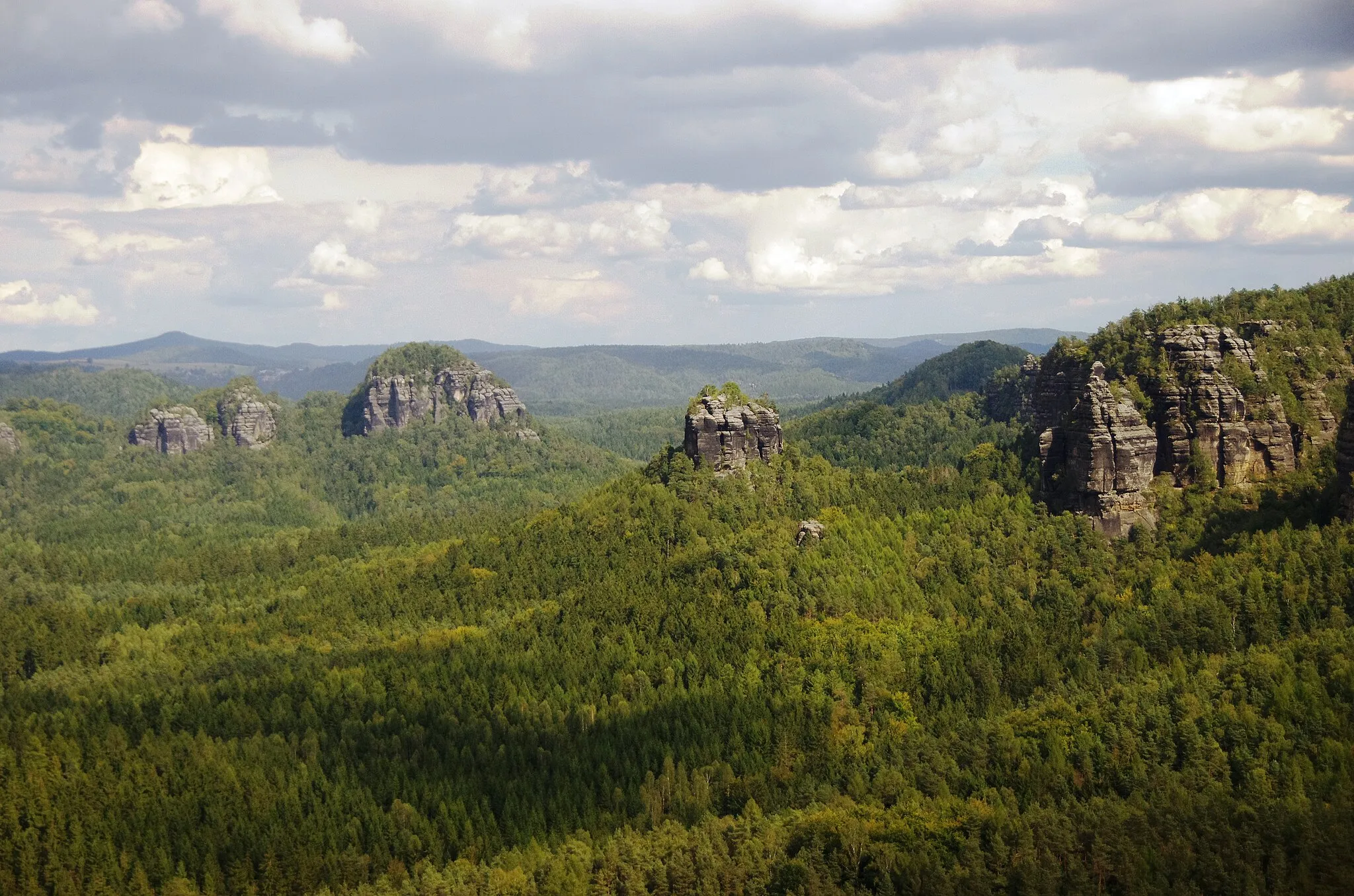 Photo showing: Saxon Switzerland rock formations close to Hinterhermsdorf, Germany