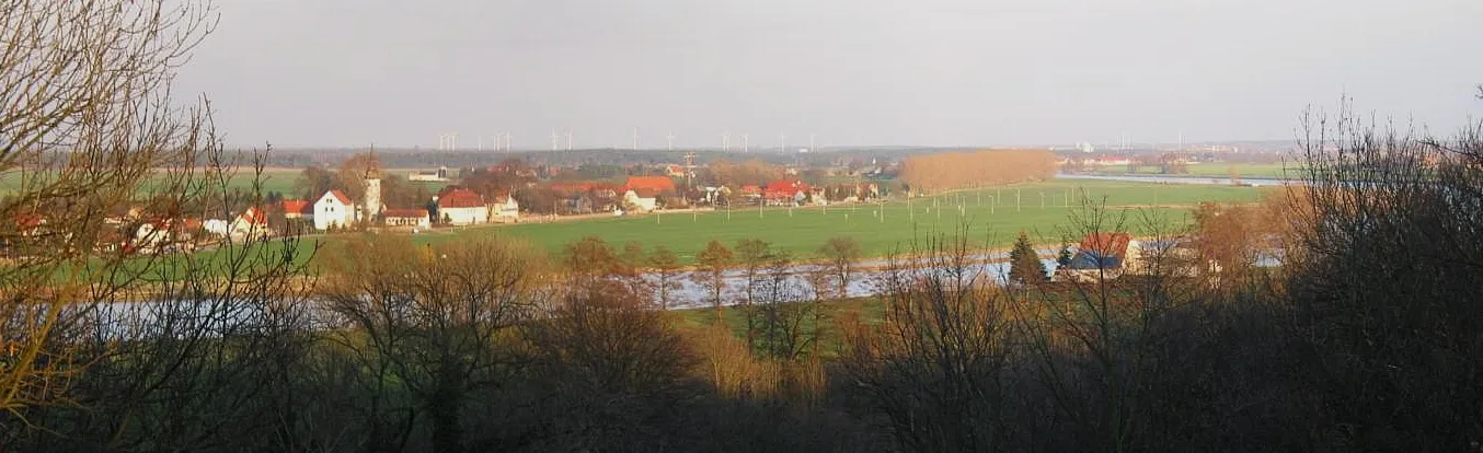 Photo showing: Aussicht vom Schloss in Strehla auf den Ort Lorenzkirch

auf der gegenüberliegenden Elbseite.