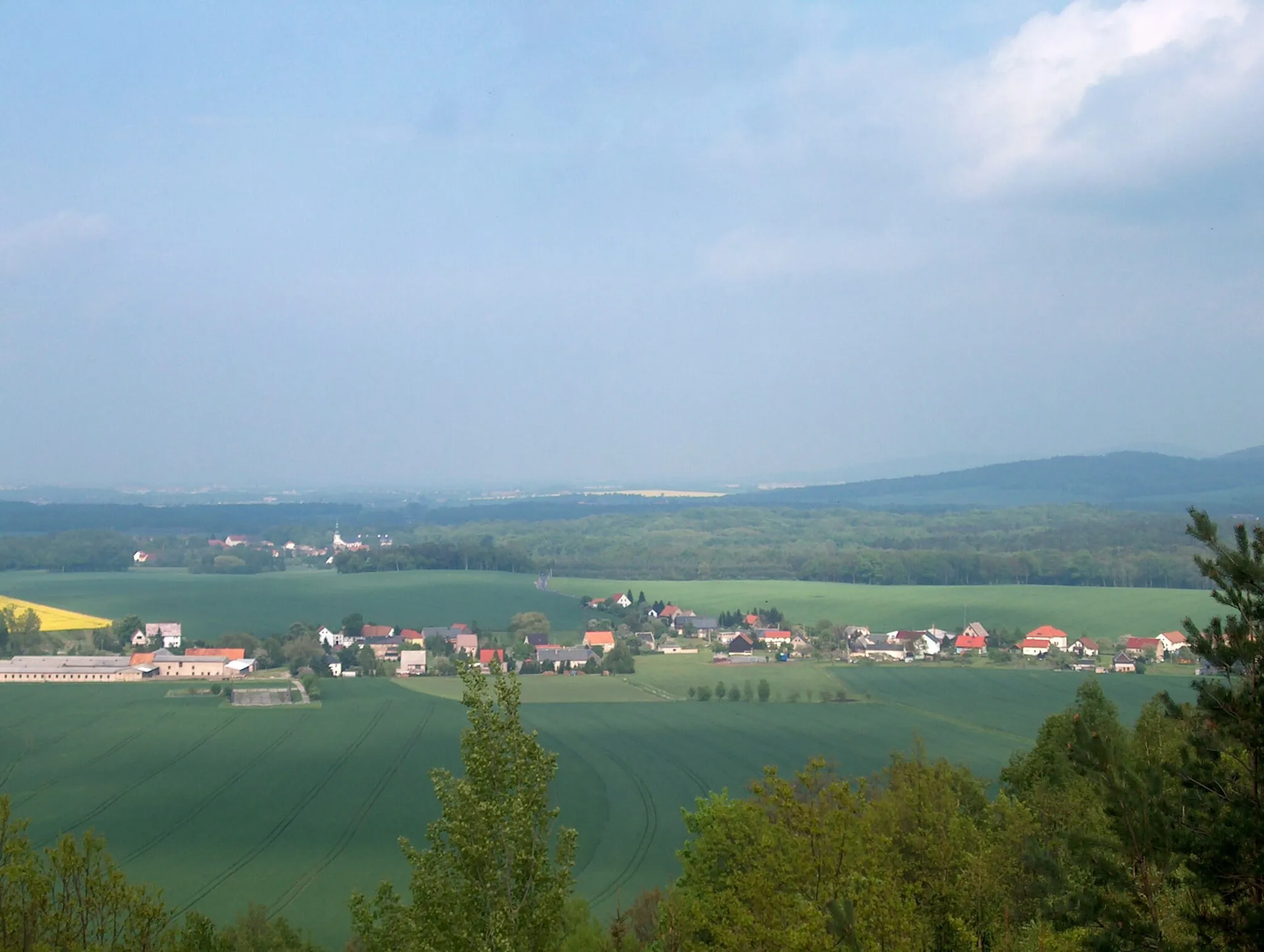 Photo showing: View over Naundorf from Butterberg mountain