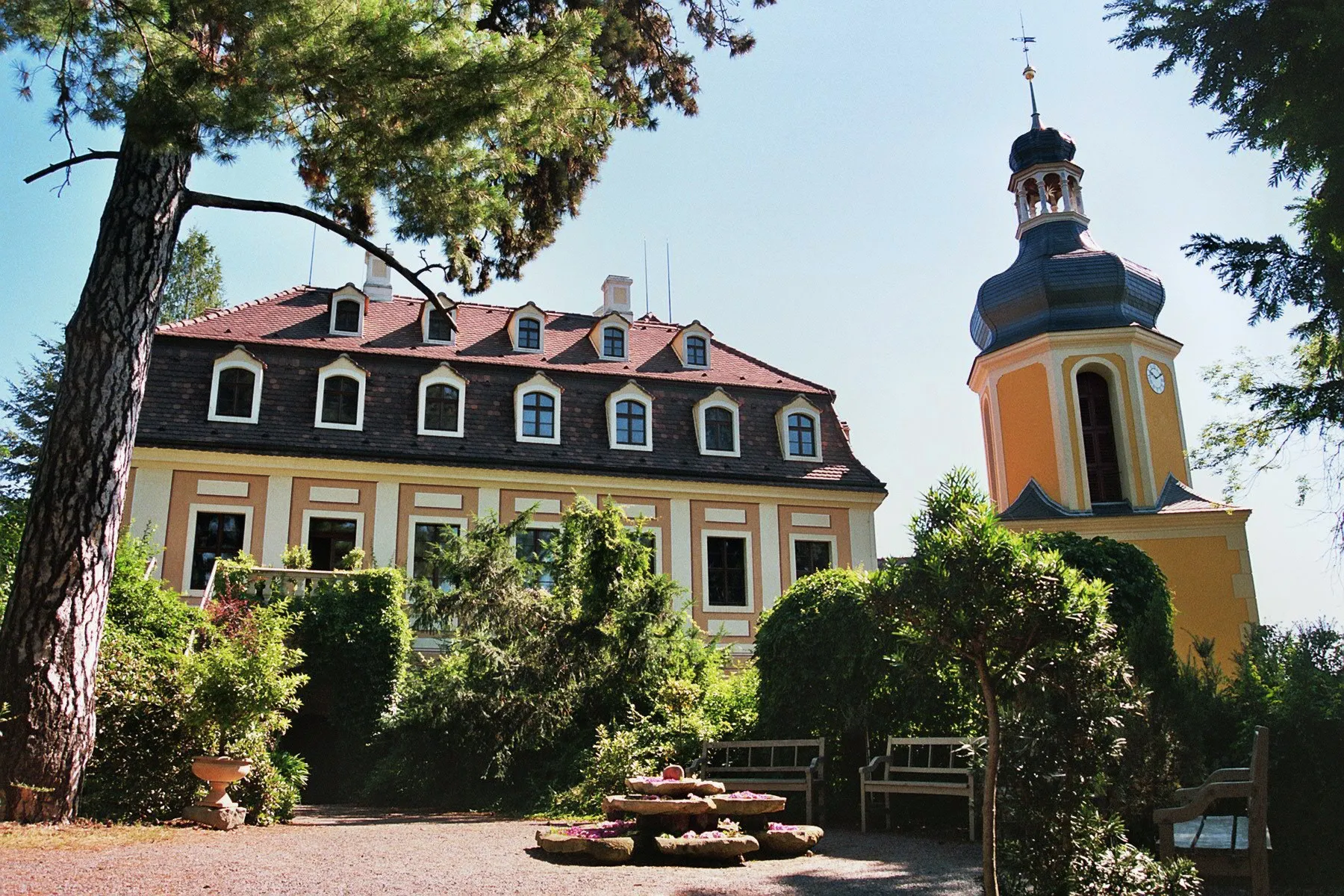 Photo showing: This image shows Zuschendorf castle in Pirna in Saxony, Germany.