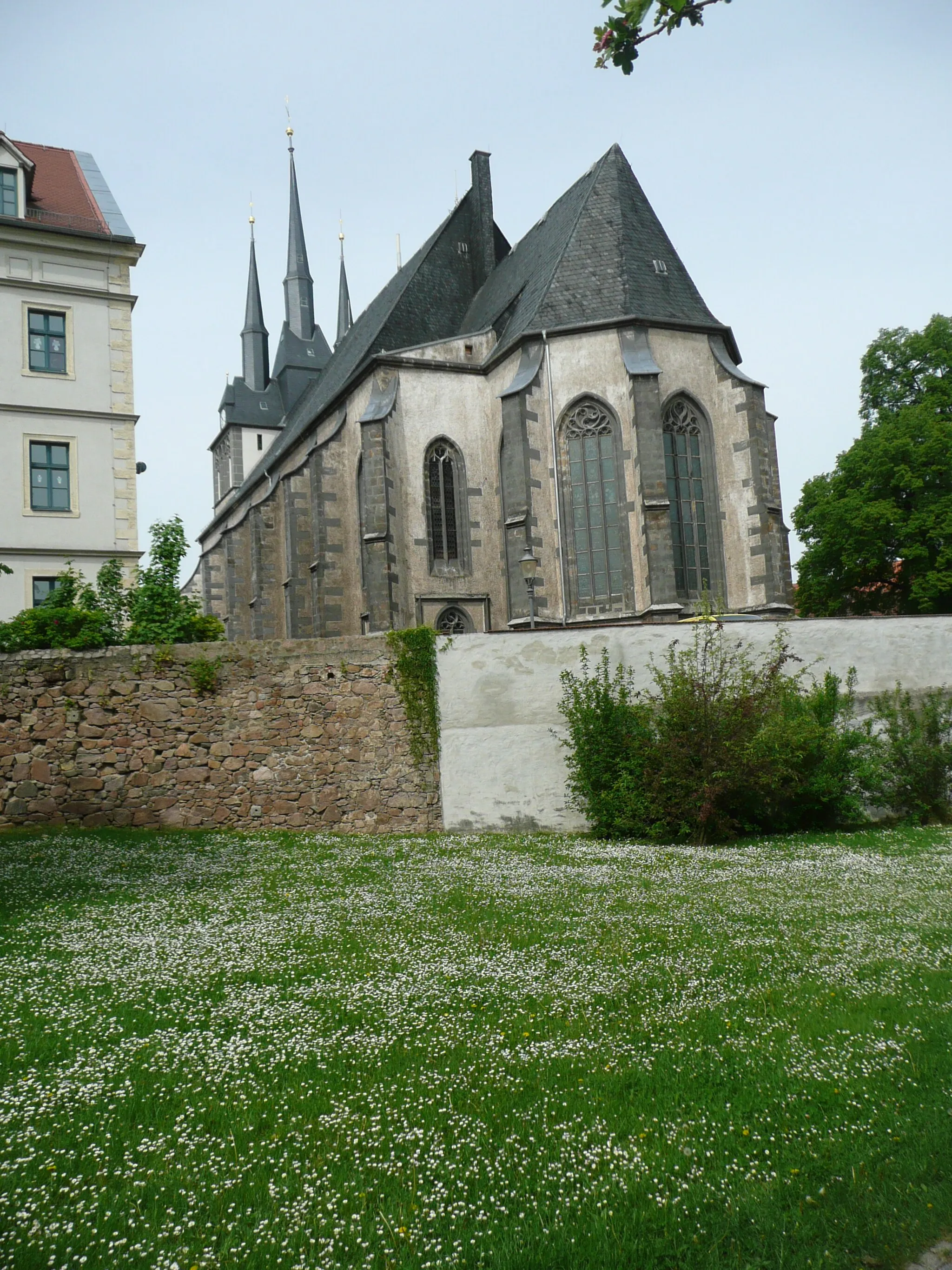 Photo showing: Ansicht der Kirche in Lommatzsch von hinten