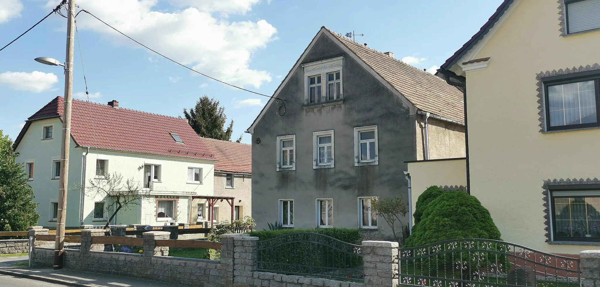 Photo showing: Denkmalgeschütztes Wohnhaus in der Straße Dorfanger 17 in Brockwitz