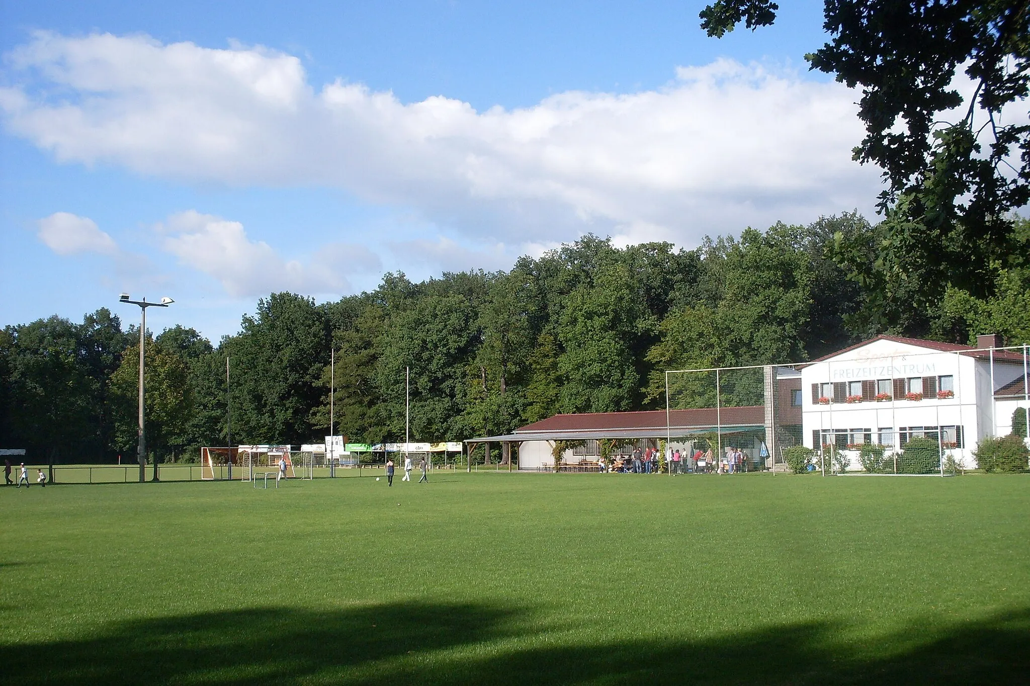 Photo showing: Sportplatz von Deutschbaselitz