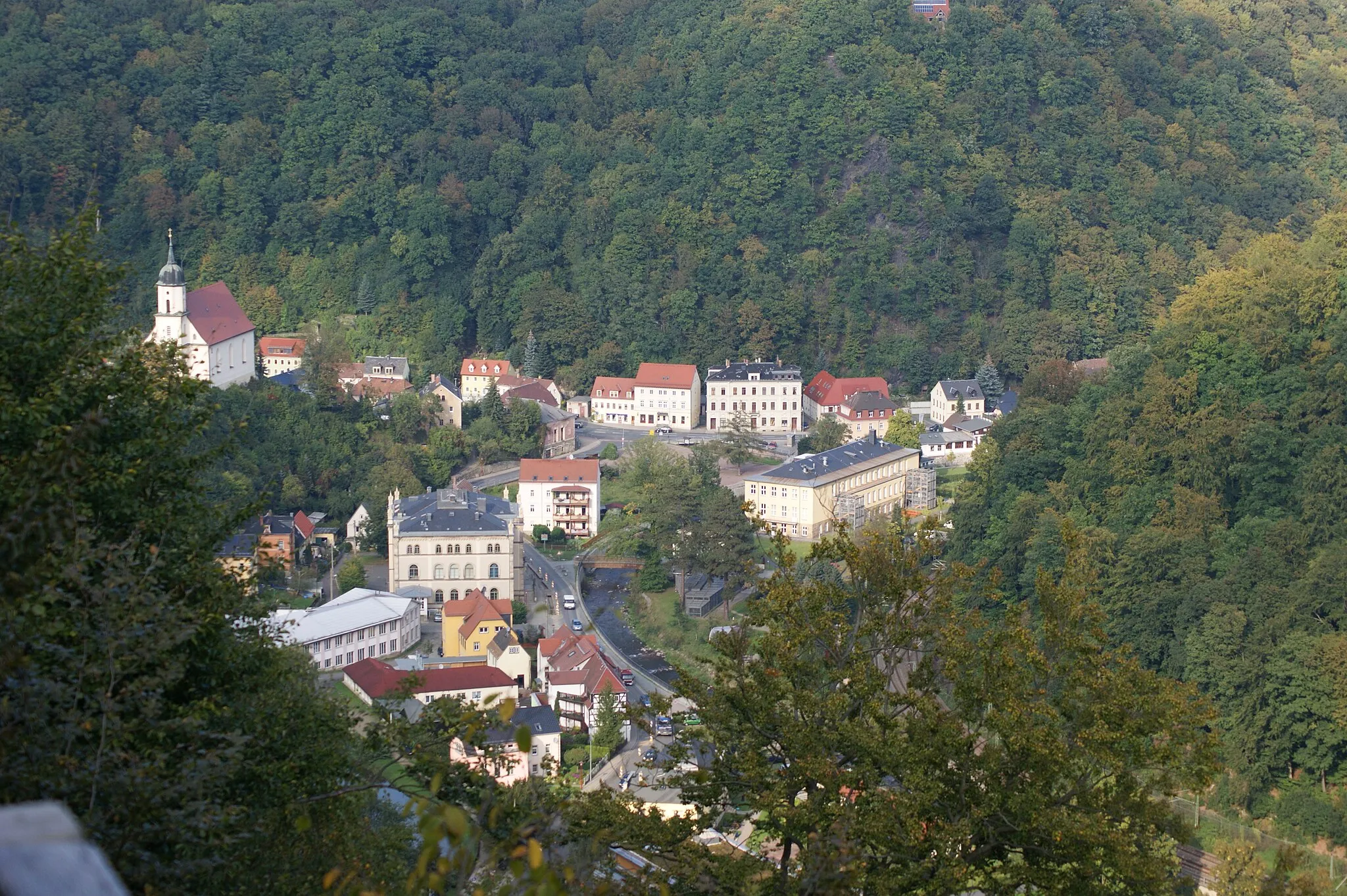 Photo showing: Stadt Tharandt vom Heinrichseck im Tharandter Wald gesehen