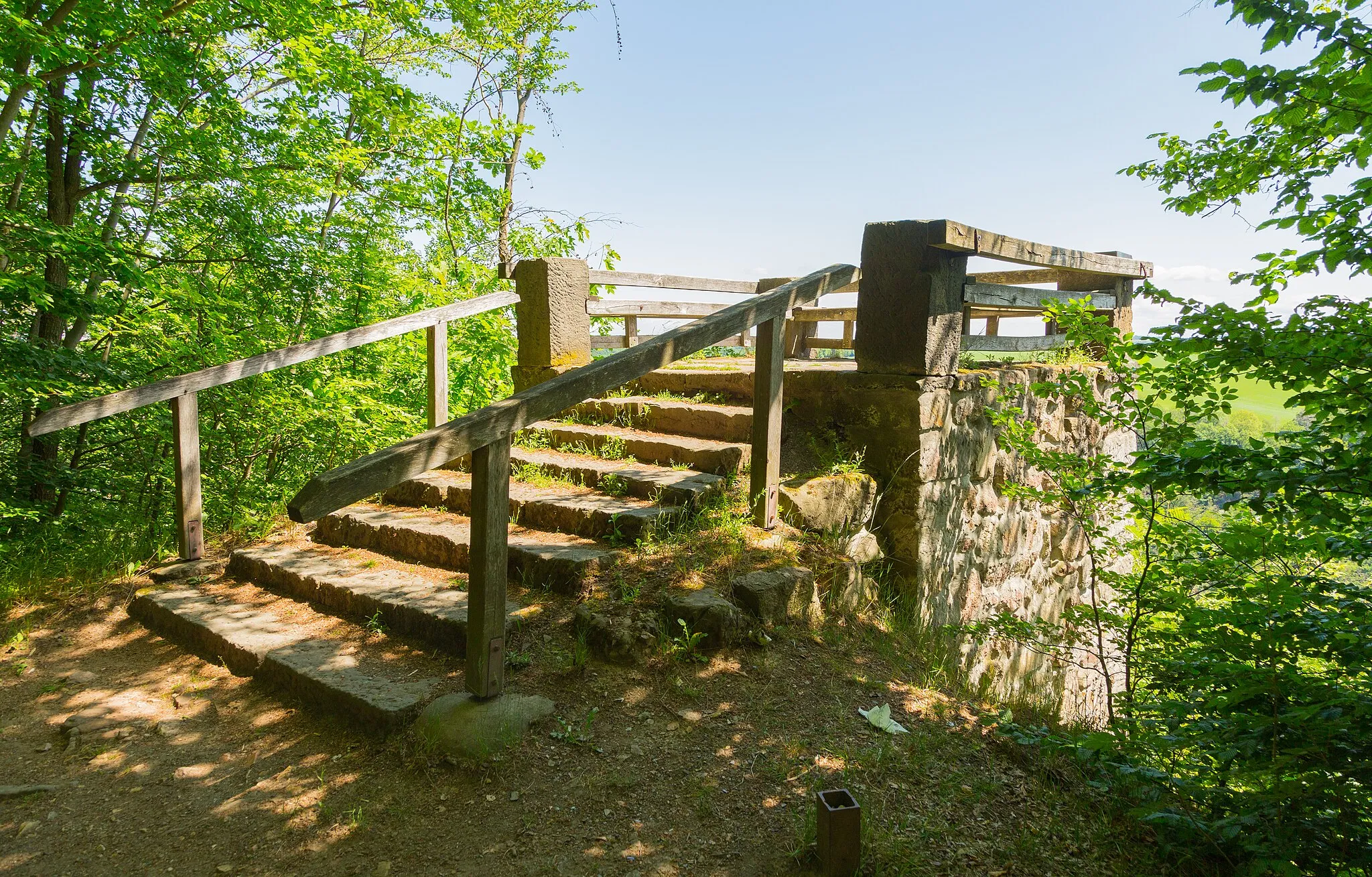 Photo showing: The viewpoint Heinrichseck (aka Heinrichs Eck)  in Tharandt Forest/Weißeritz Valley Slopes in Tharandt, Landkreis Sächsische Schweiz-Osterzgebirge, Saxony, Germany.