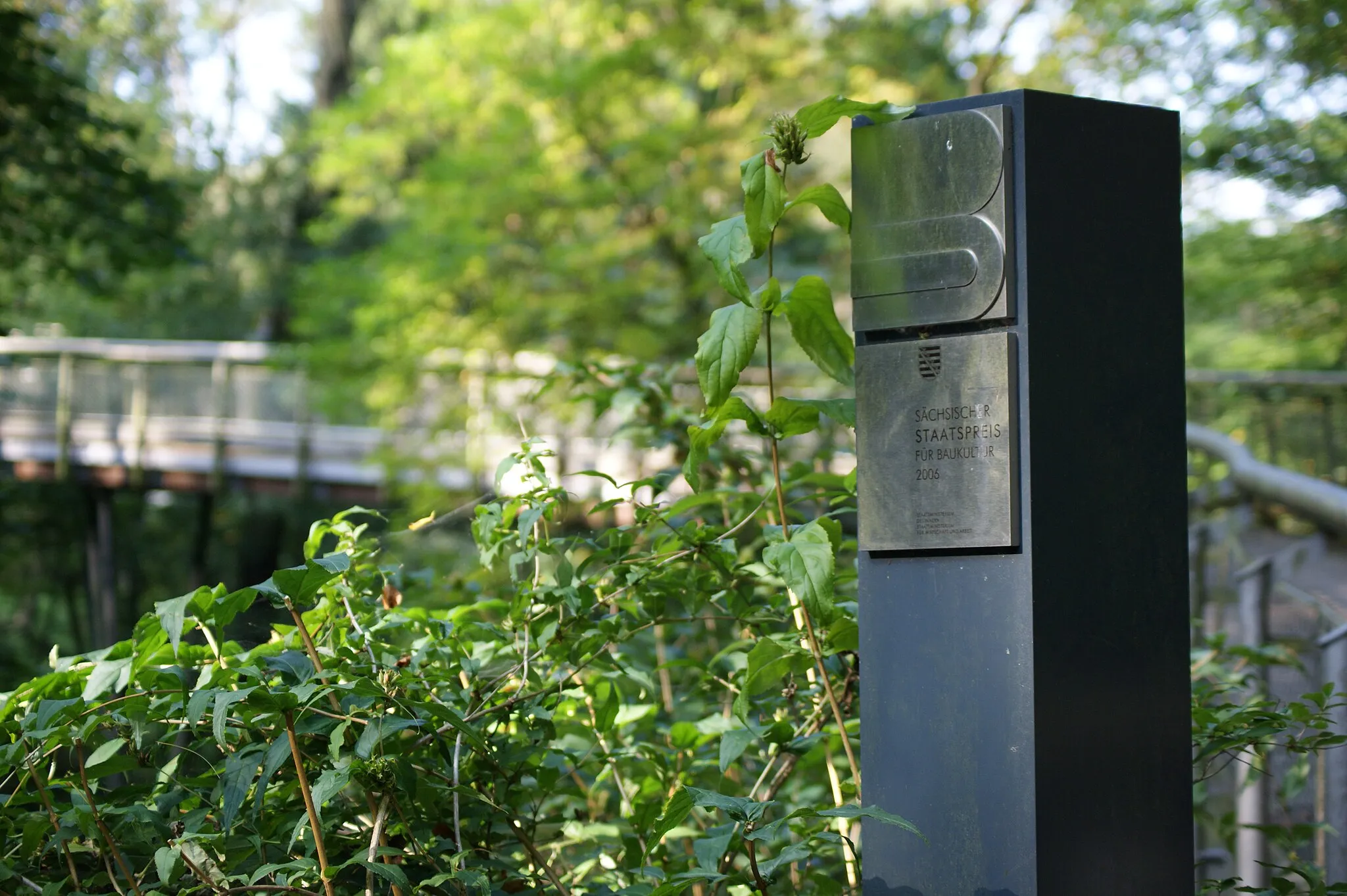 Photo showing: Tharandt, Forstbotanischer Garten (Landesarboretum): Zeisiggrundbrücke („Sächsischer Staatspreis für Baukultur 2006“)