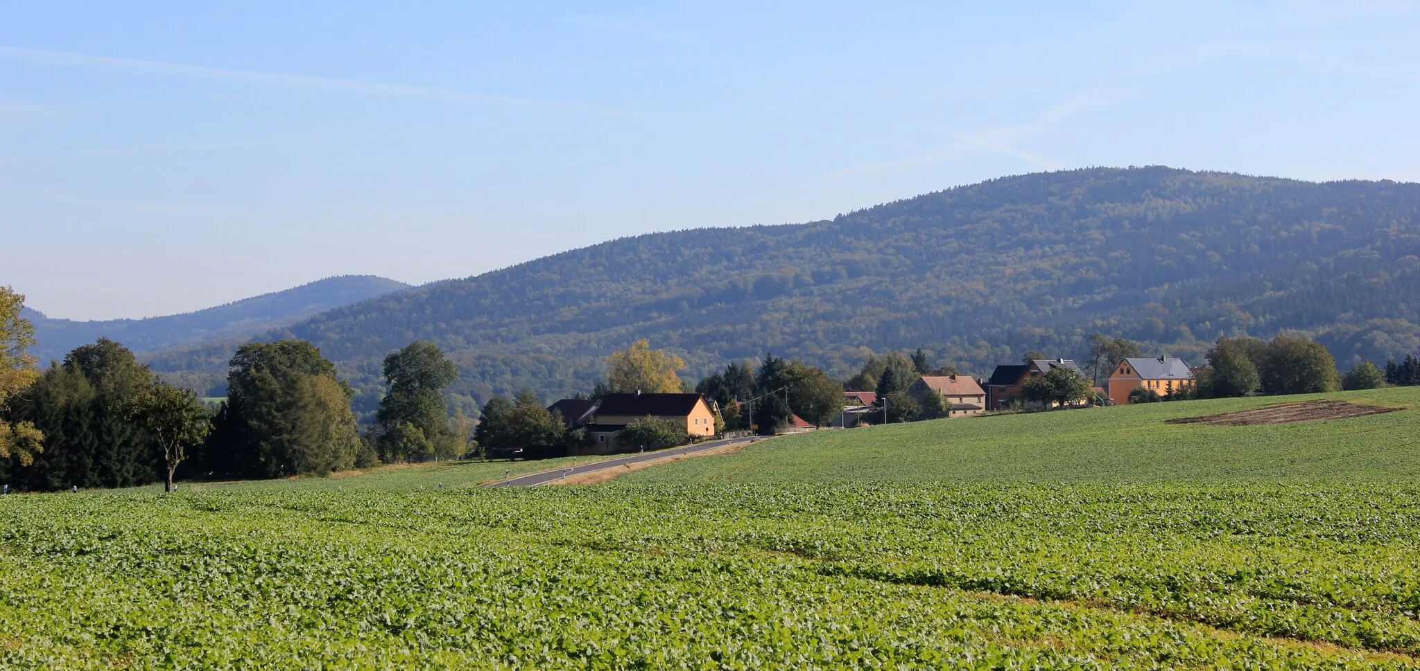 Photo showing: Pielitz und der Czorneboh in der Gemeinde Kubschütz.