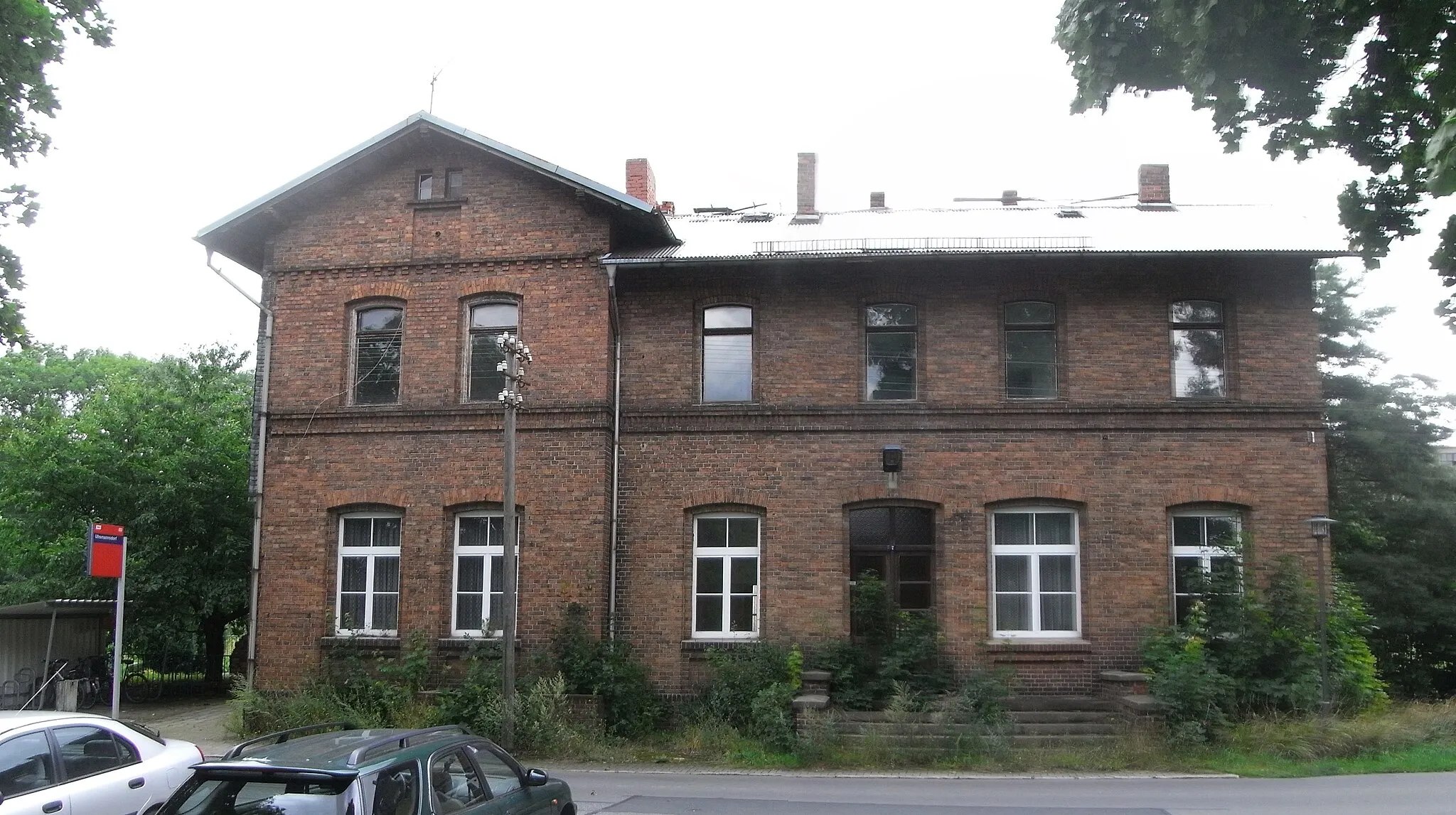 Photo showing: Former train station building of Uhsmannsdorf, Görlitz district, Saxony, Germany