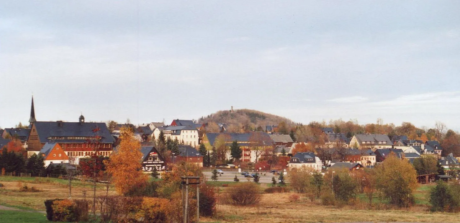 Photo showing: This image shows Altenberg and the Geisingberg (824 m) in the Ore Mountains in Saxony, Germany.