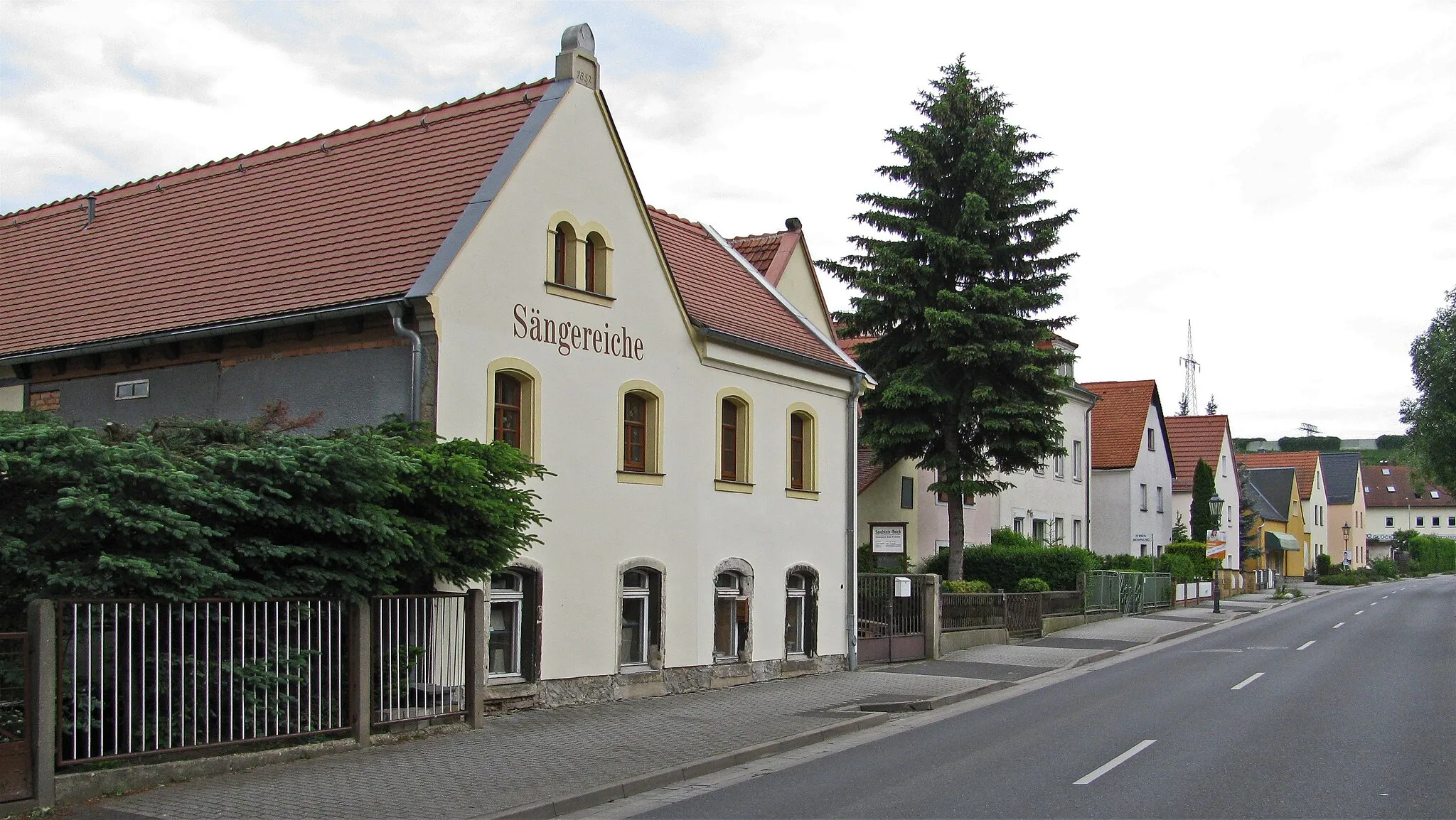 Photo showing: Gebäude entlang der Possendorfer Straße in Kaitz, Stadtteil von Dresden