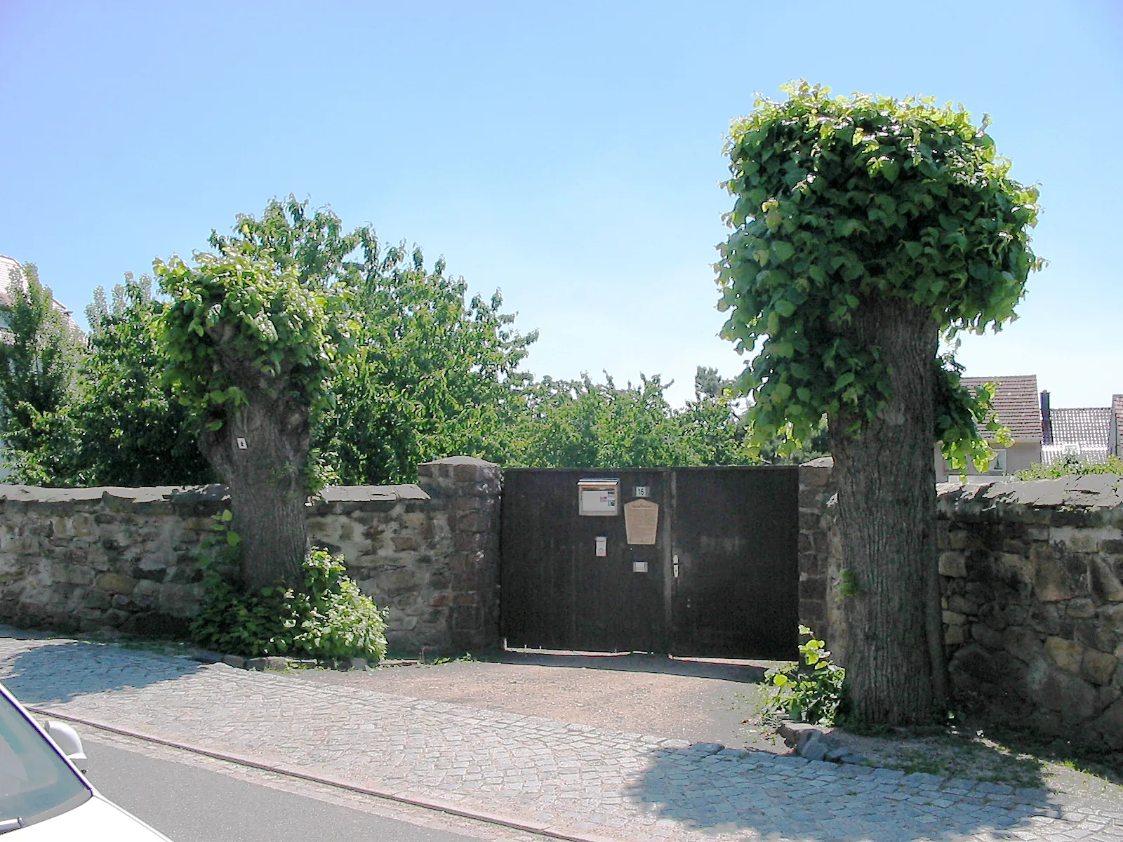 Photo showing: Radebeul, Eingangssituation Graue-Presse-Weg 16