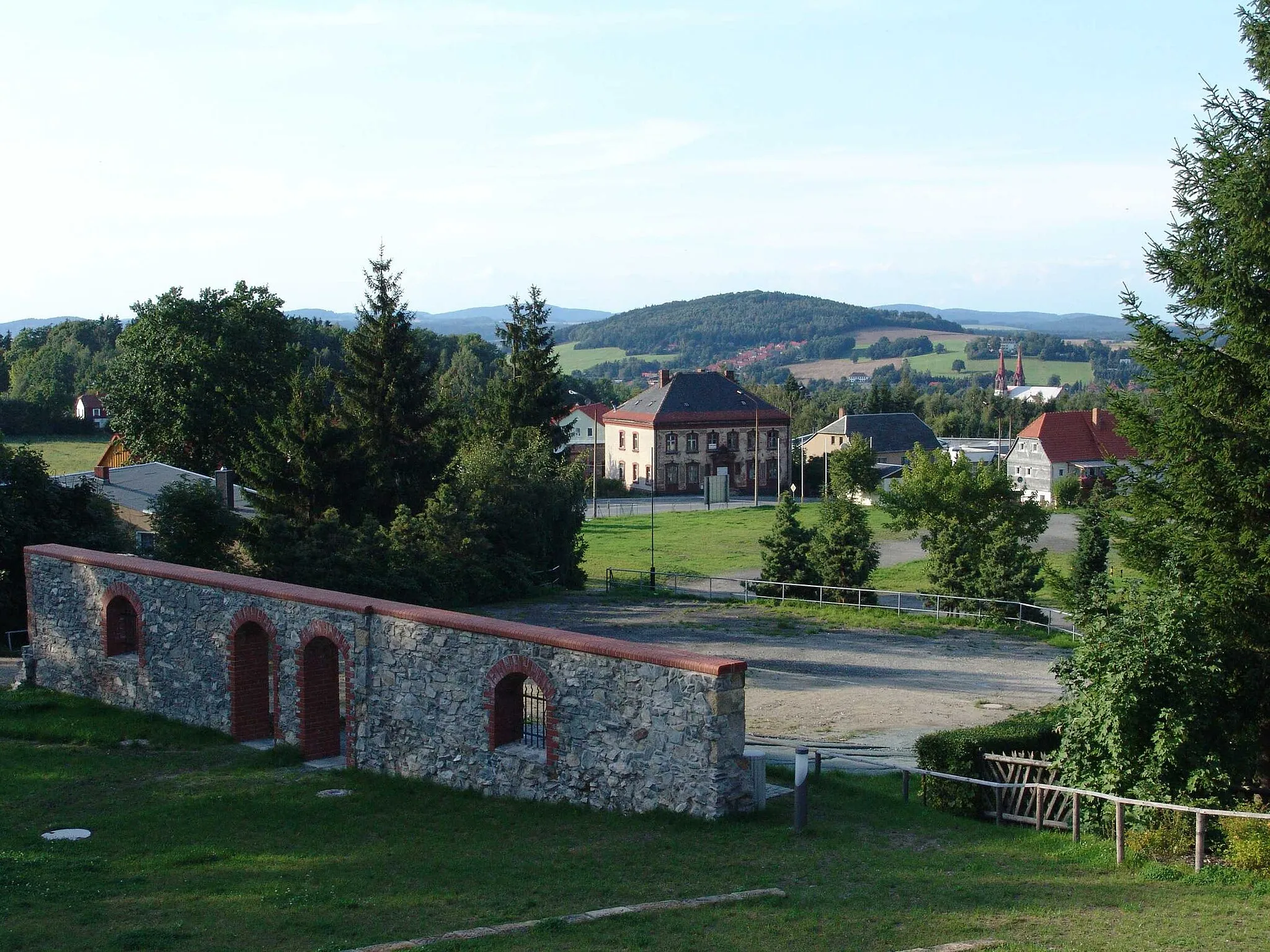 Photo showing: Schlechterberg in Ebersbach/Sa. von Neugersdorf aus gesehen