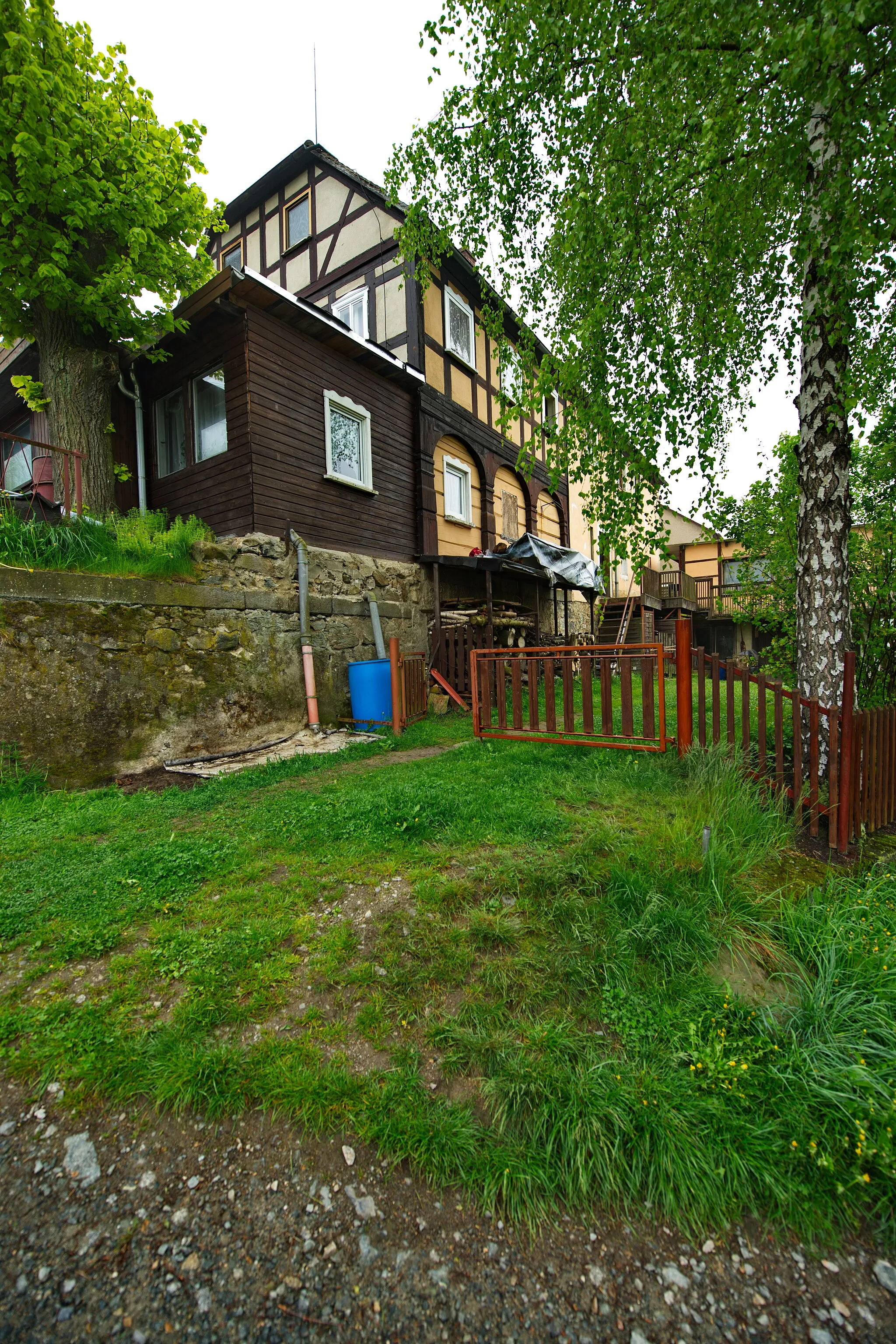 Photo showing: Umgebindehaus Hauptstraße 11 (?)(eher Nr. 13?) in Oberoderwitz von Norden.