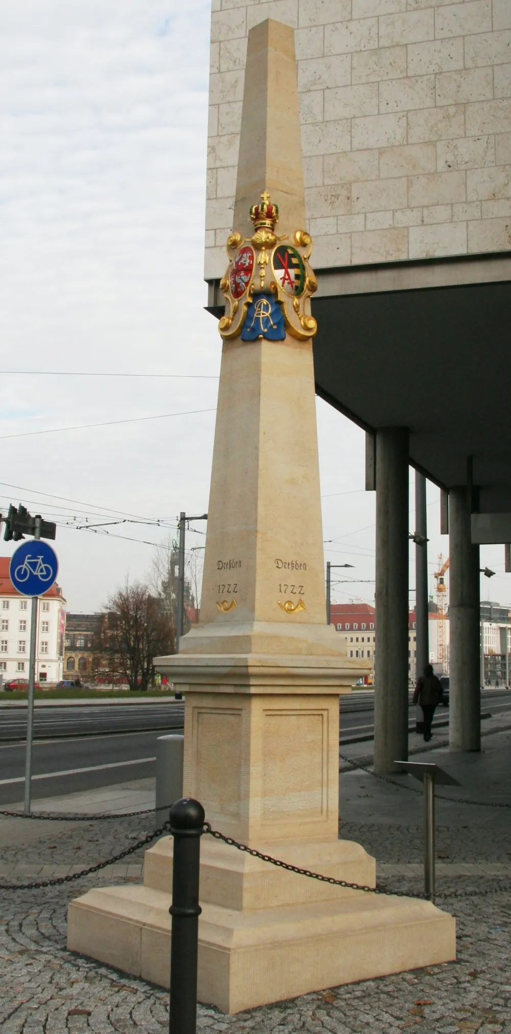 Photo showing: Nachbildung einer Postmeilensäule in Dresden, Ecke Freiberger / Herta-Lindner-Straße