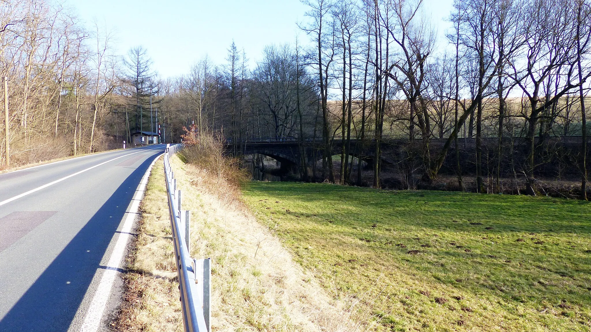 Photo showing: Denkmalgeschützte Eisenbahnbrücke der Strecke Borsdorf - Coswig über die Triebisch, Nähe Neidmühle, Roitzschen, Gemeinde Klipphausen