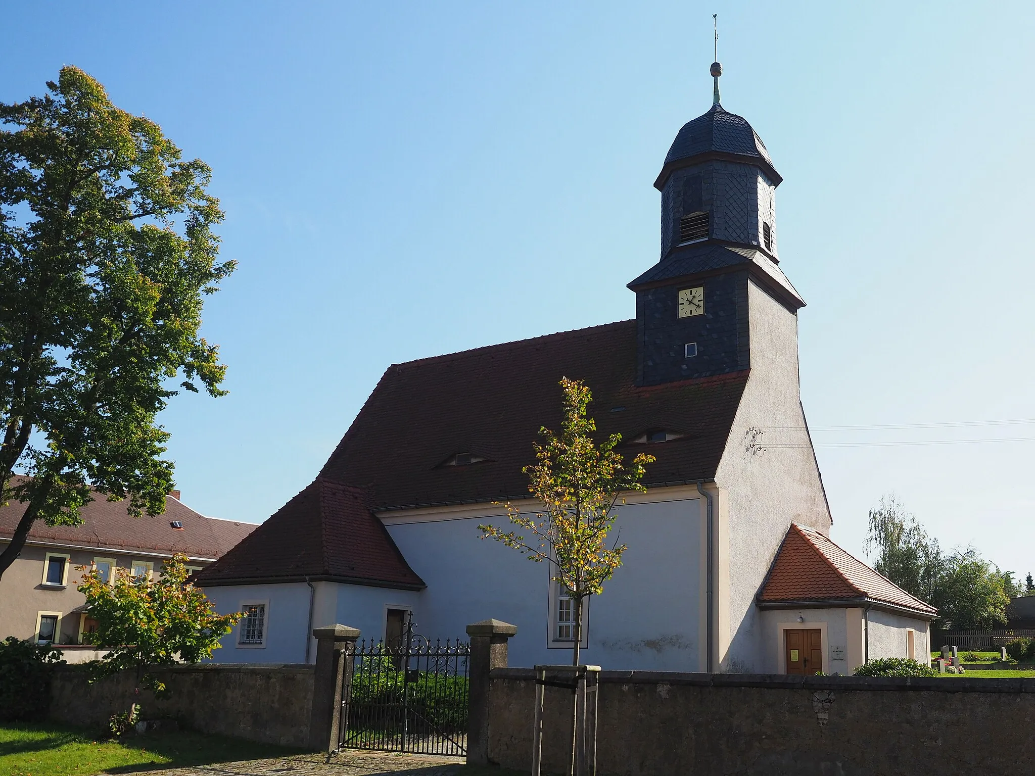 Photo showing: Denkmalgeschützte Kirche von Würschnitz