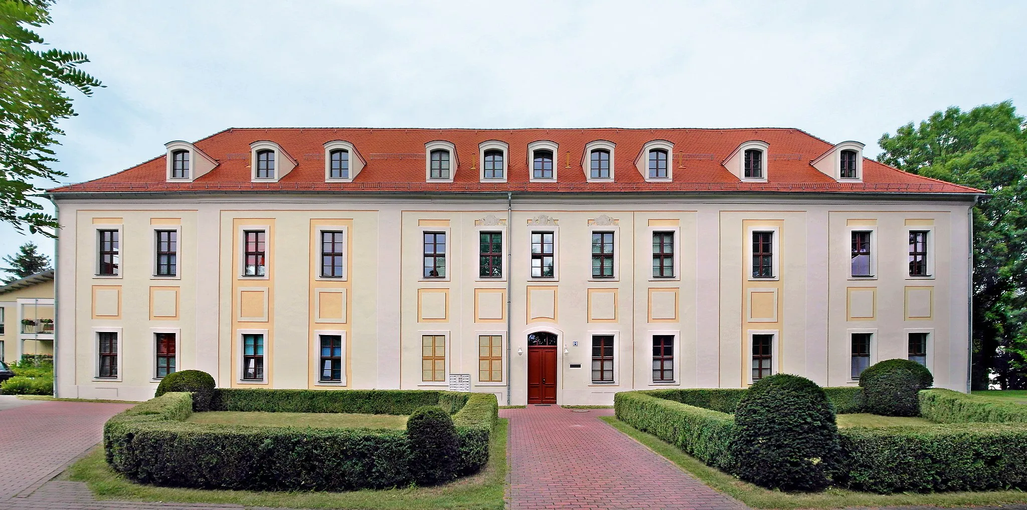 Photo showing: Schloss Wilsdruff (2. H. 17. Jh.), jetzt Mietwohnungen, Zustand 2016.