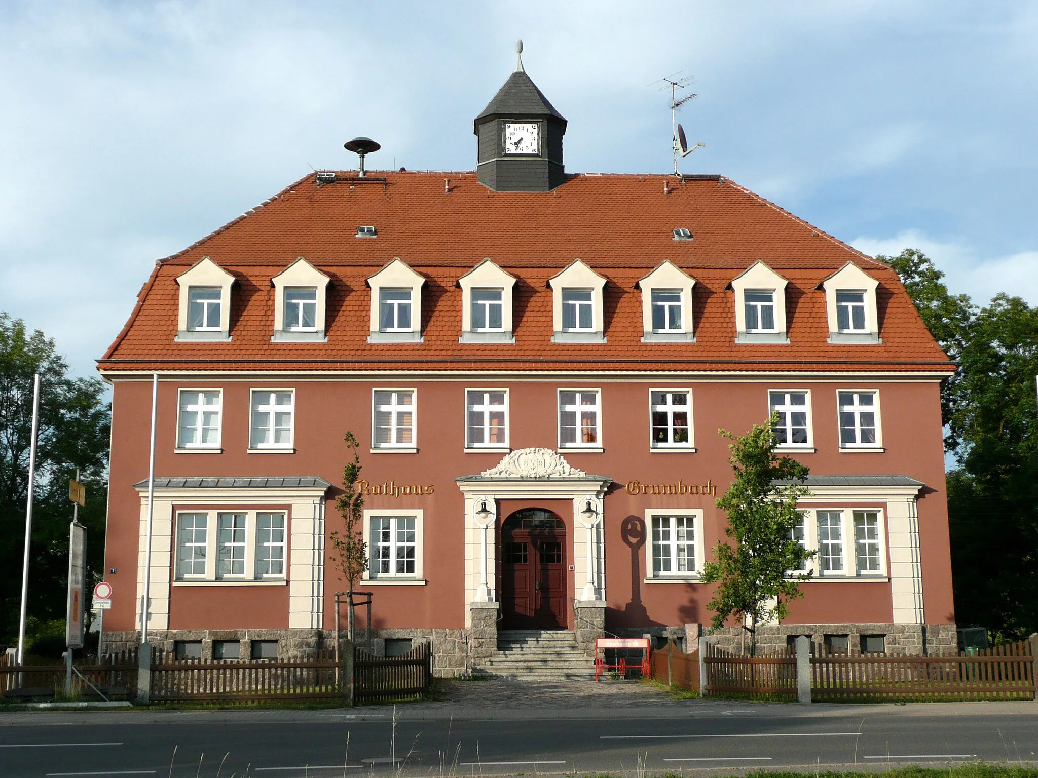 Photo showing: This image shows the town hall in Grumbach near Wilsdruff.