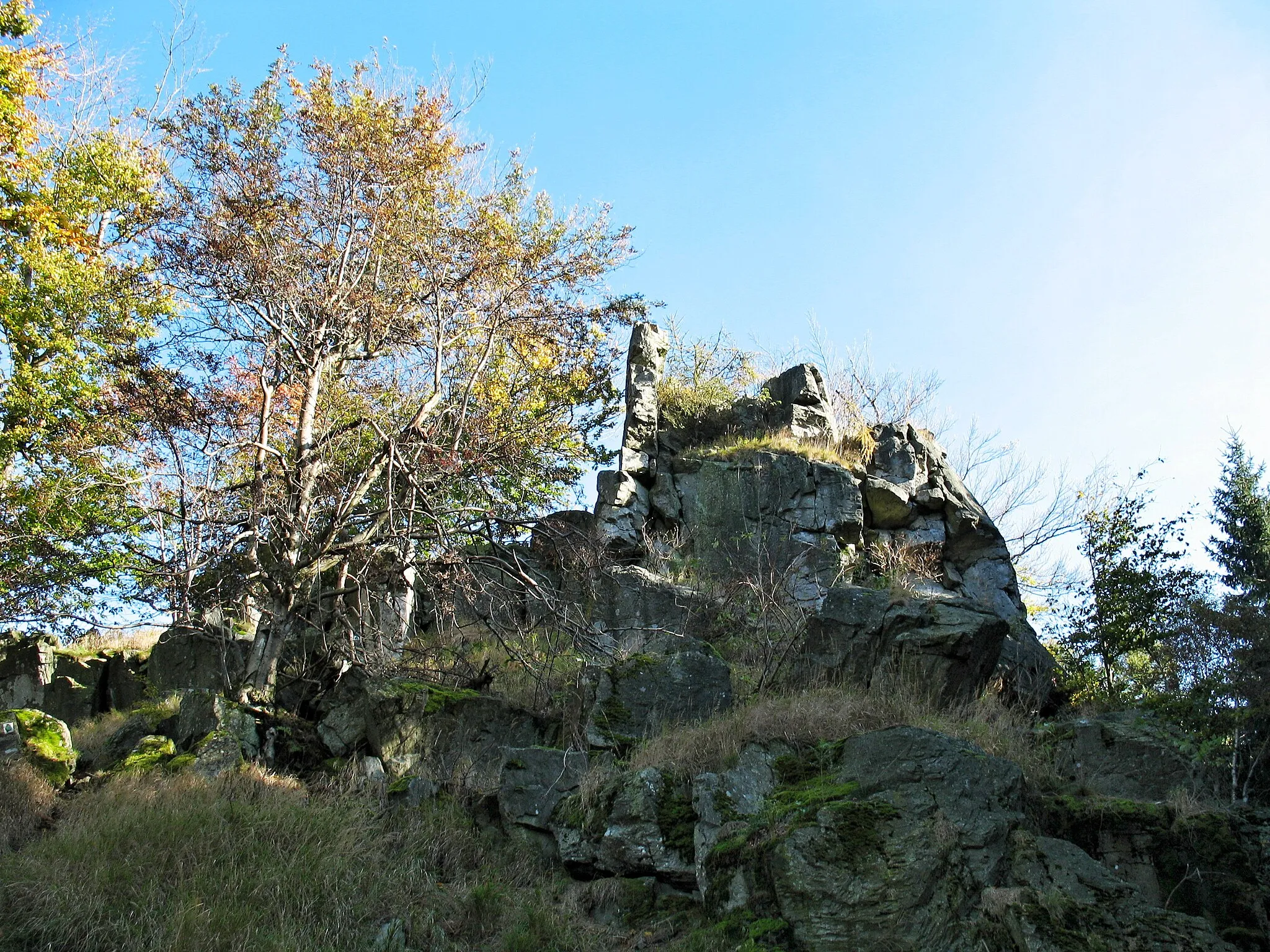 Photo showing: Basalt Rock Konopáč (also Jelení skála), Lusatian Mountains, Czech Republic