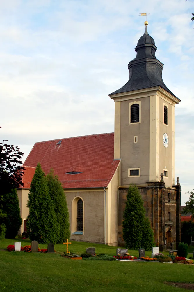 Photo showing: Die Kirche im Radeberger Ortsteil Großerkmannsdorf.